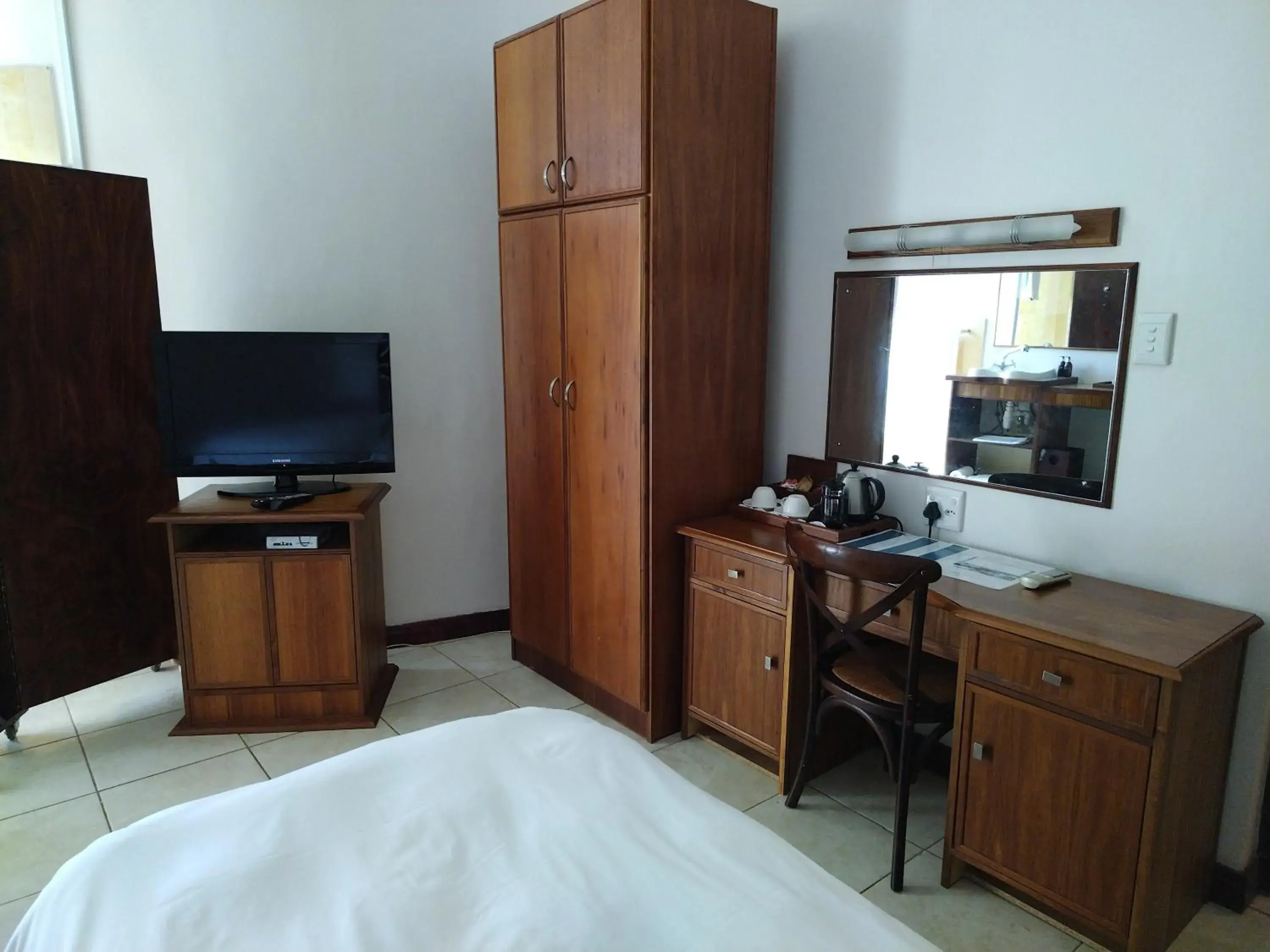 Bedroom, TV/Entertainment Center in Cana Vineyard Guesthouse