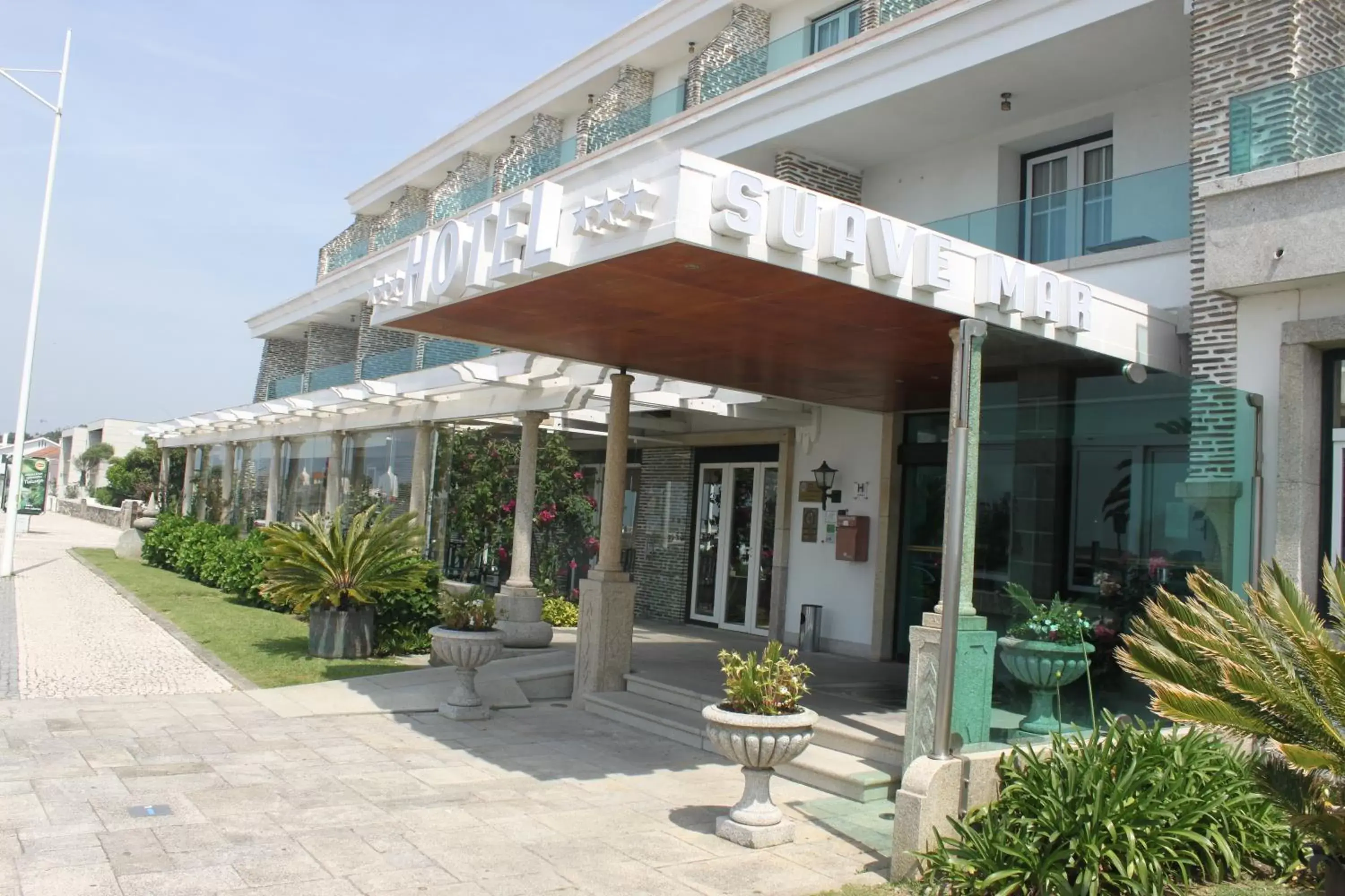 Facade/entrance, Property Building in Hotel Suave Mar