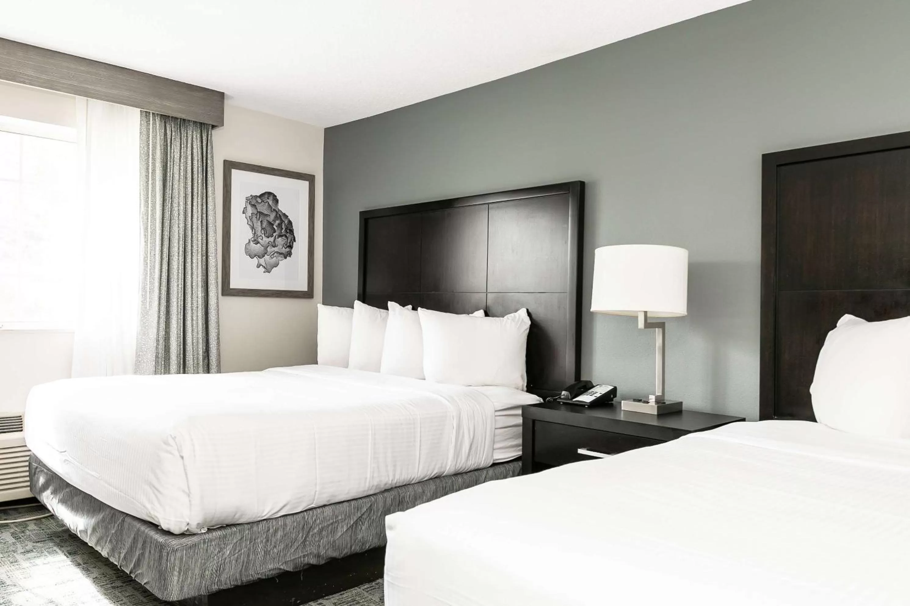 Bedroom in Best Western Inn & Suites San Diego Zoo -SeaWorld Area