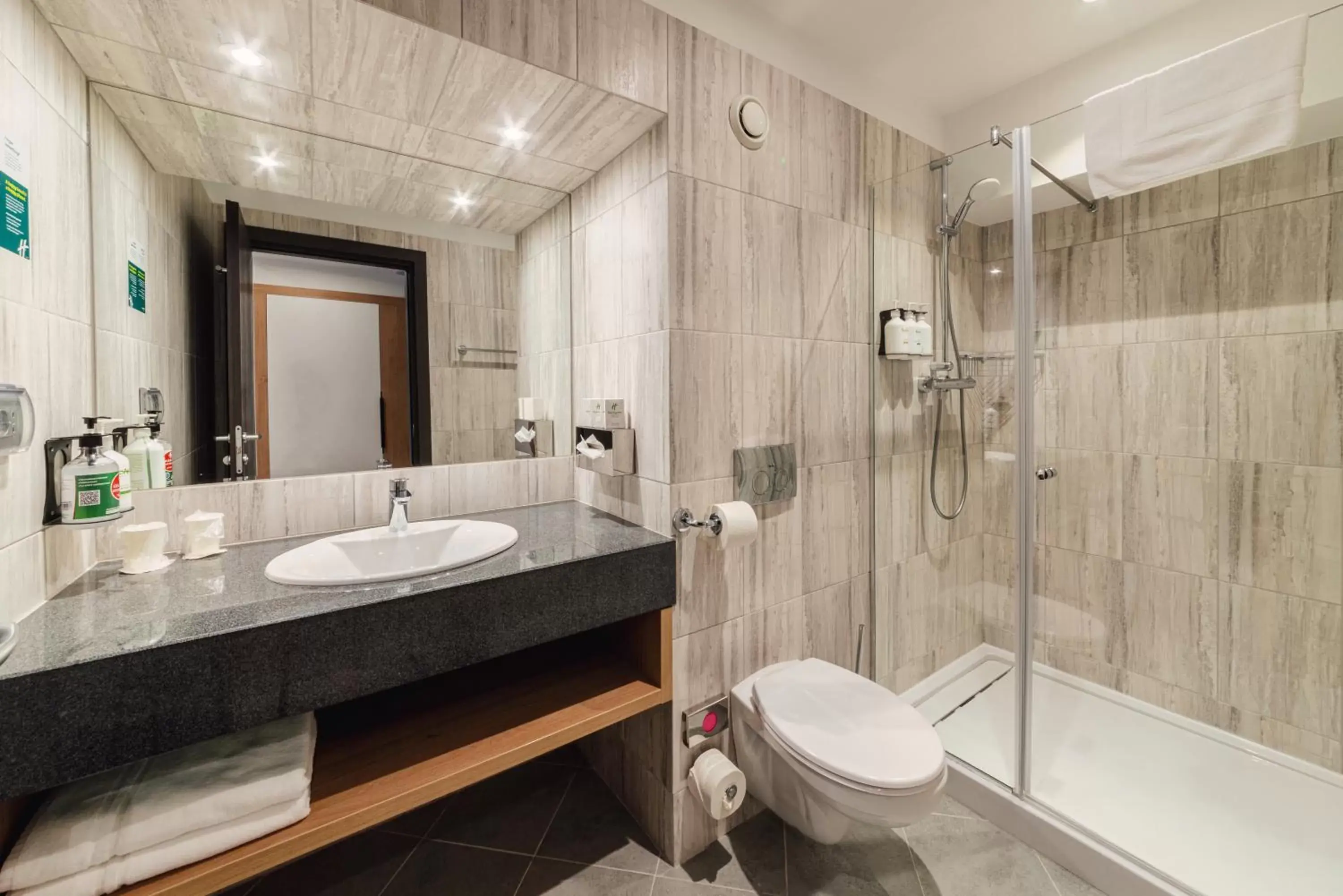 Shower, Bathroom in Holiday Inn Bucharest - Times, an IHG Hotel