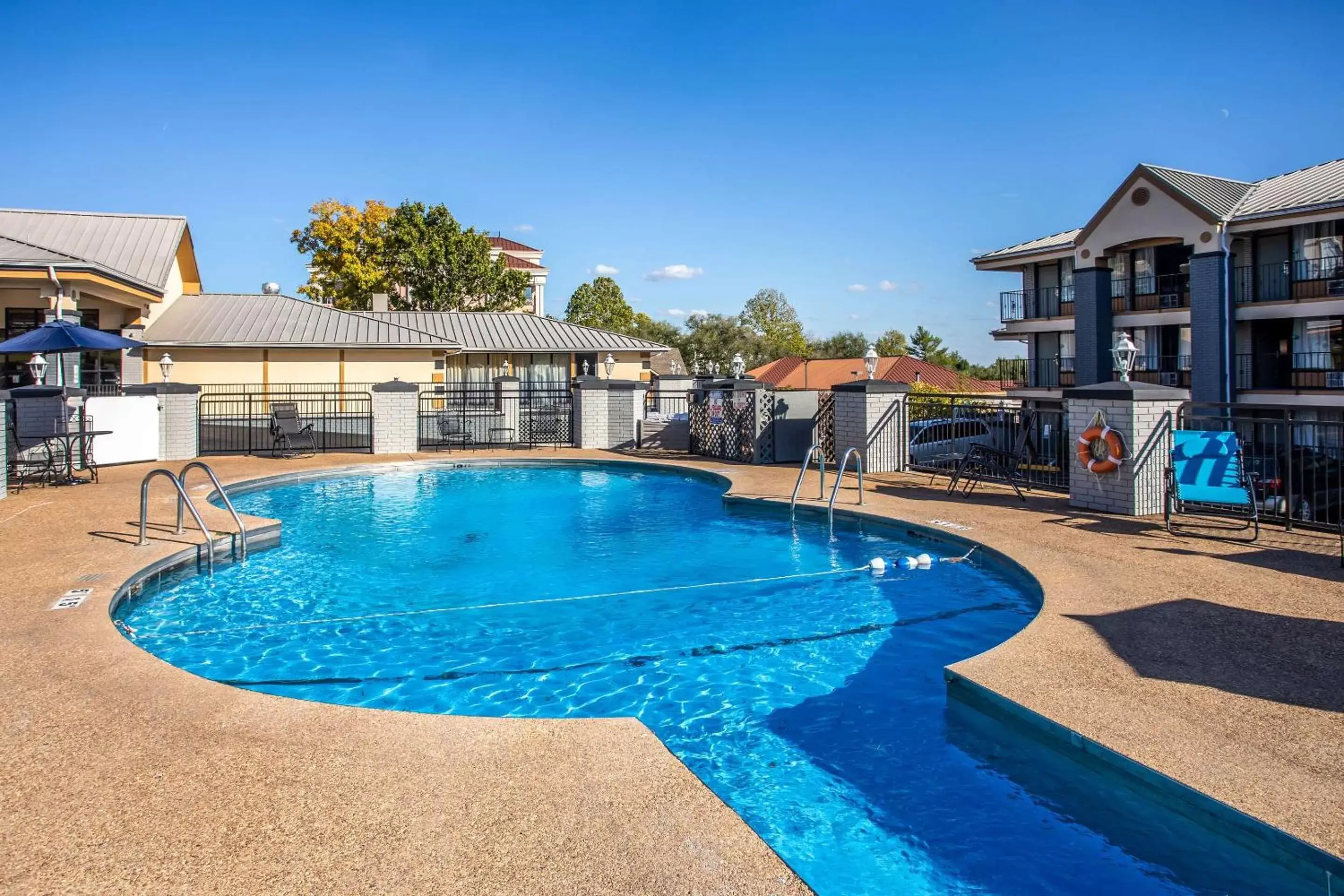 Swimming Pool in Quality Inn Branson On the Strip