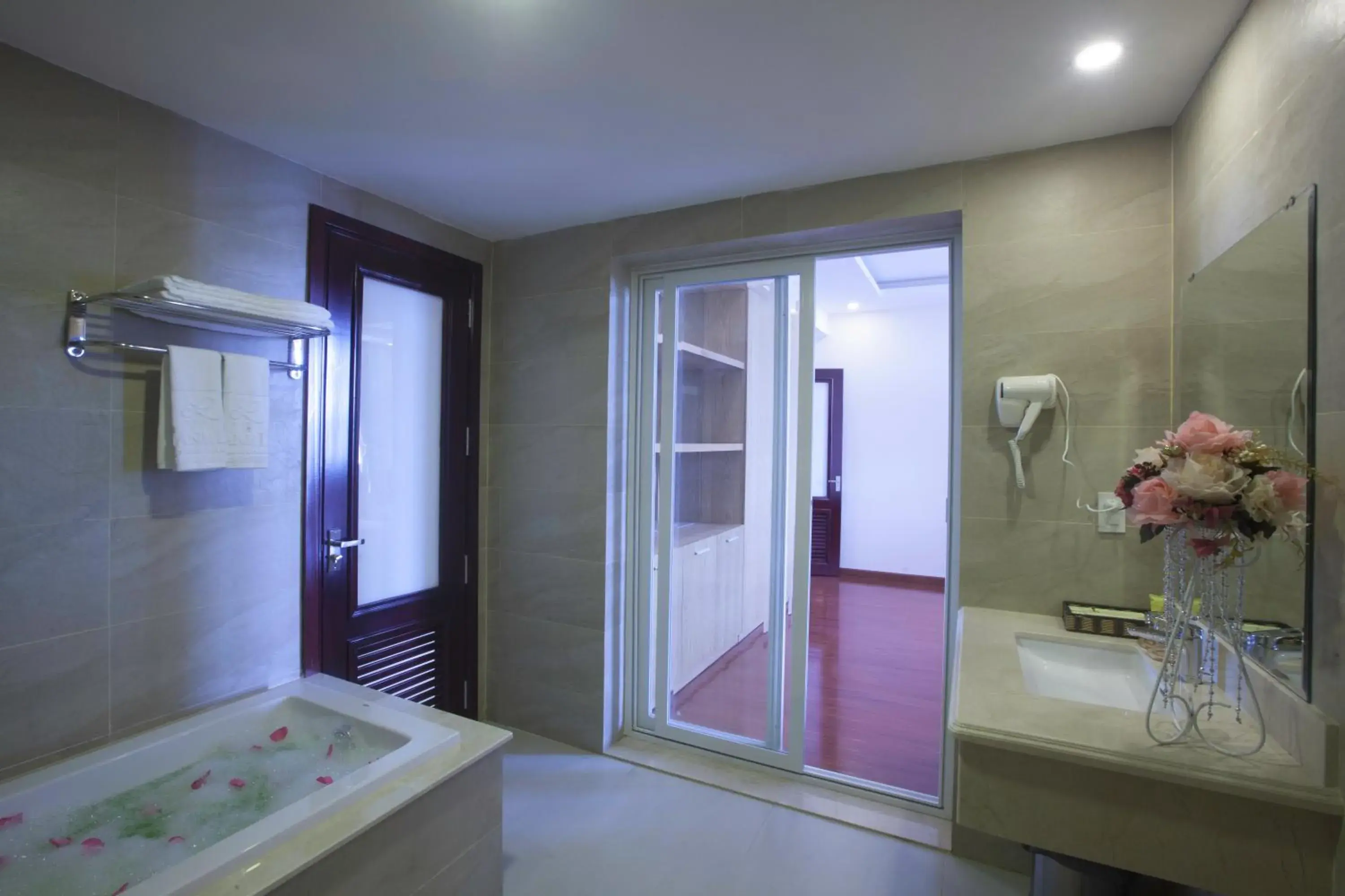 Bathroom in Khanh Linh Hotel