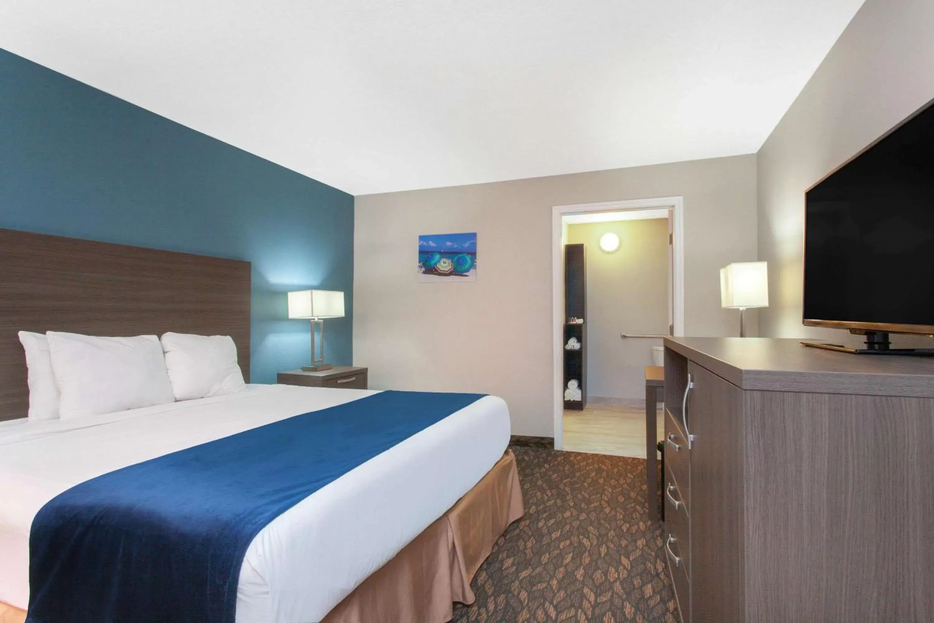 Photo of the whole room, Bed in Grand Hotel Orlando at Universal Blvd