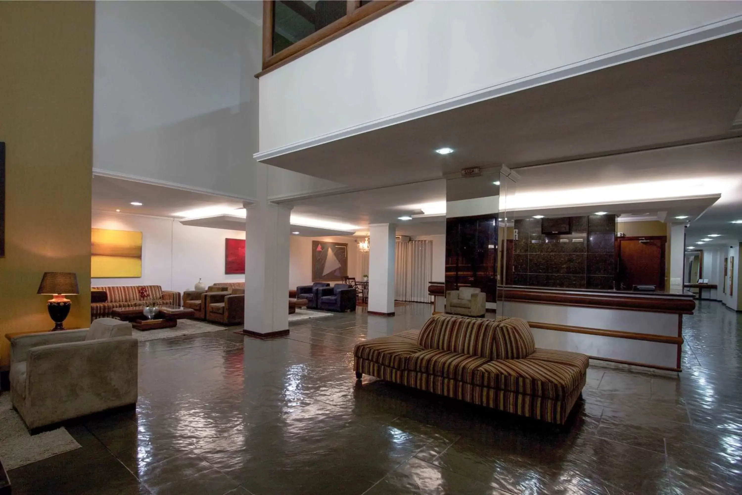 Living room, Lobby/Reception in Bristol Exceler Campo Grande