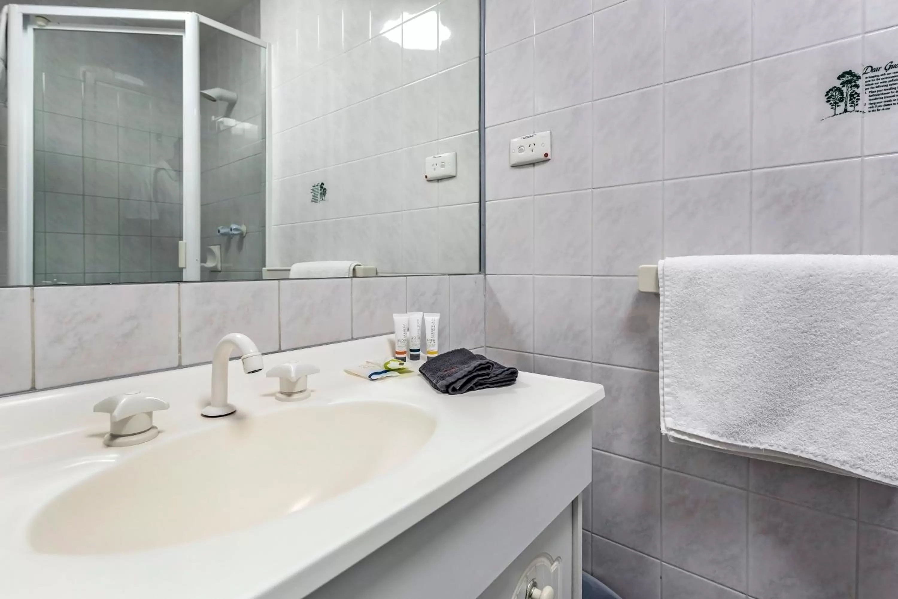 Standard Queen Studio Suite in Comfort Inn & Suites Goodearth Perth