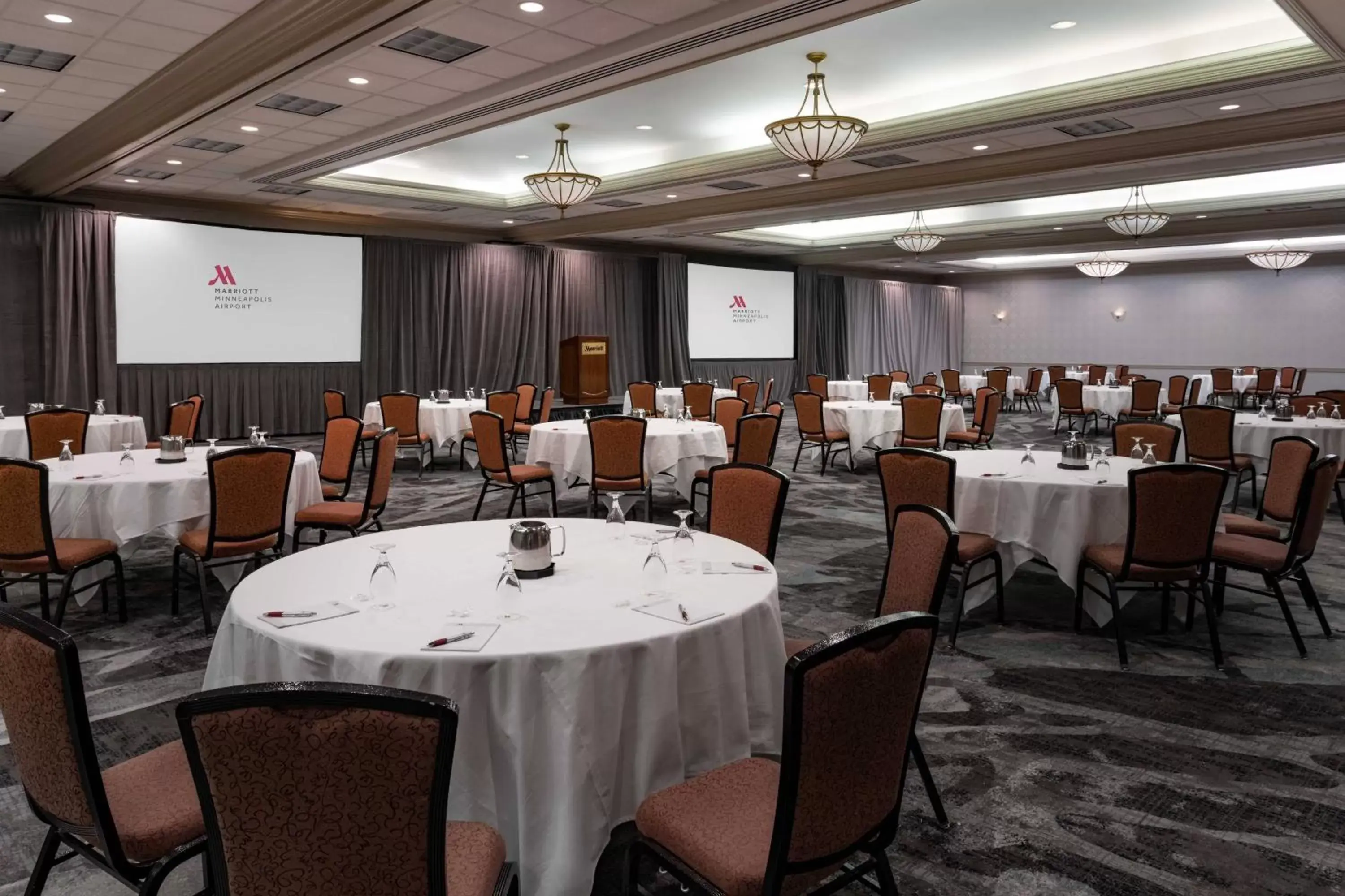 Meeting/conference room, Restaurant/Places to Eat in Marriott Minneapolis Airport