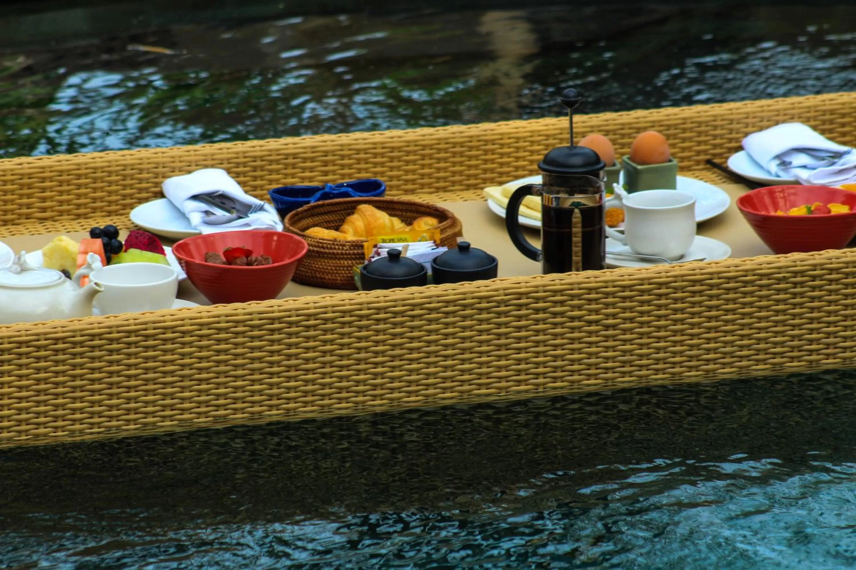 Food and drinks in WakaGangga