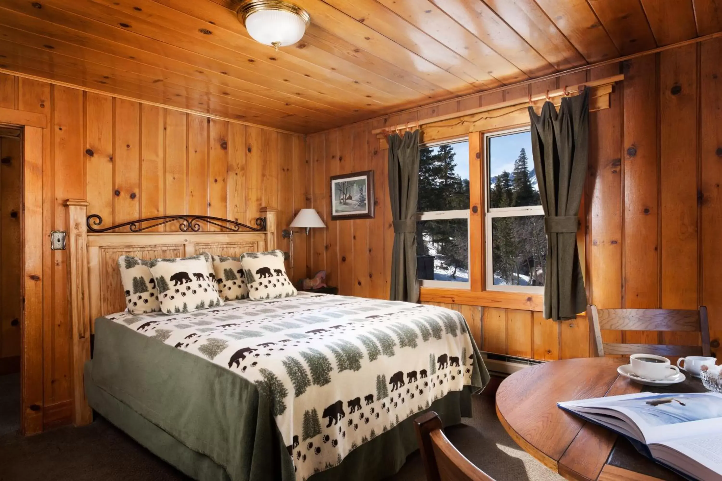Photo of the whole room, Bed in Tamarack Lodge