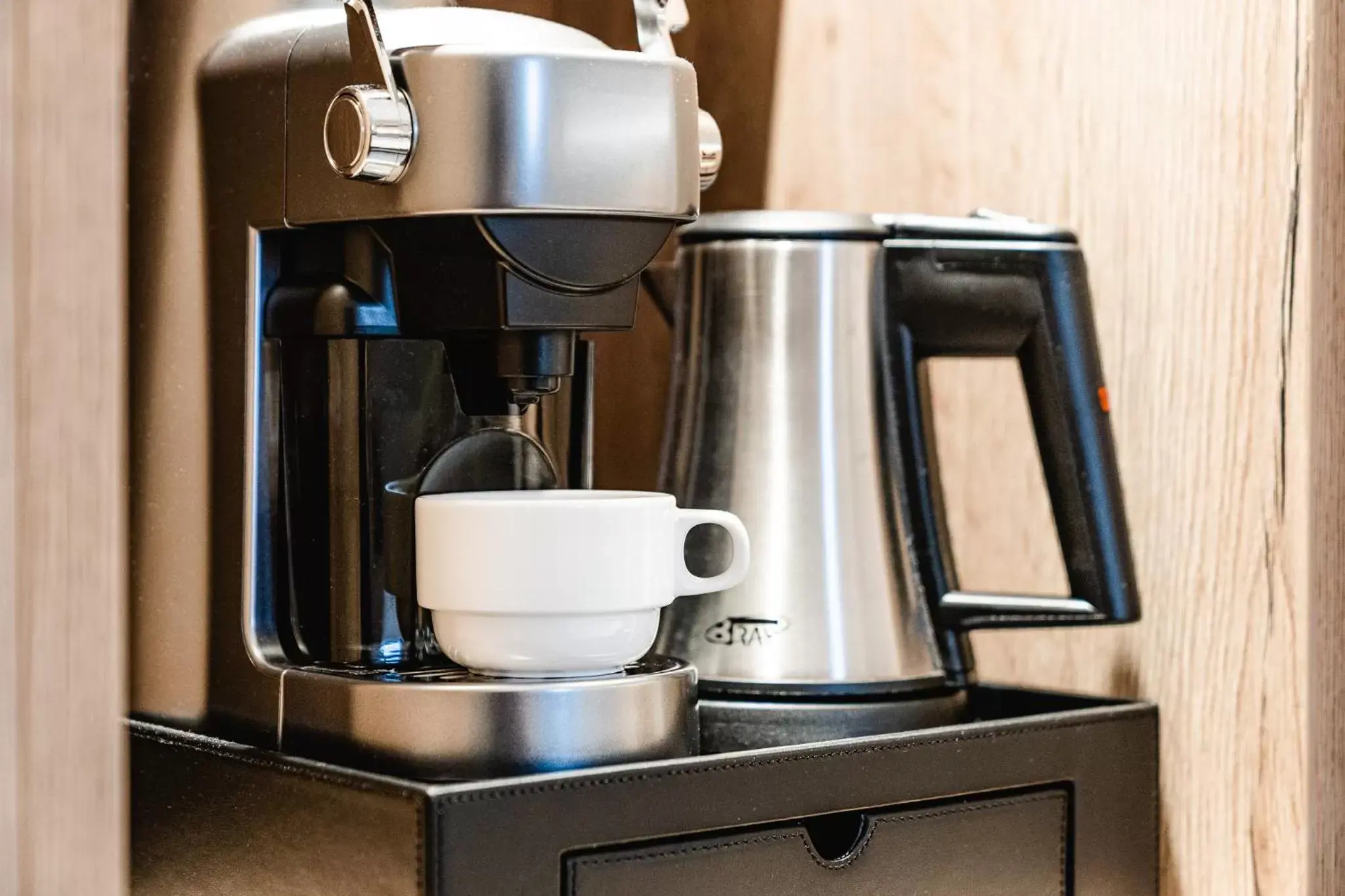 Coffee/Tea Facilities in Hotel Monasterium PoortAckere