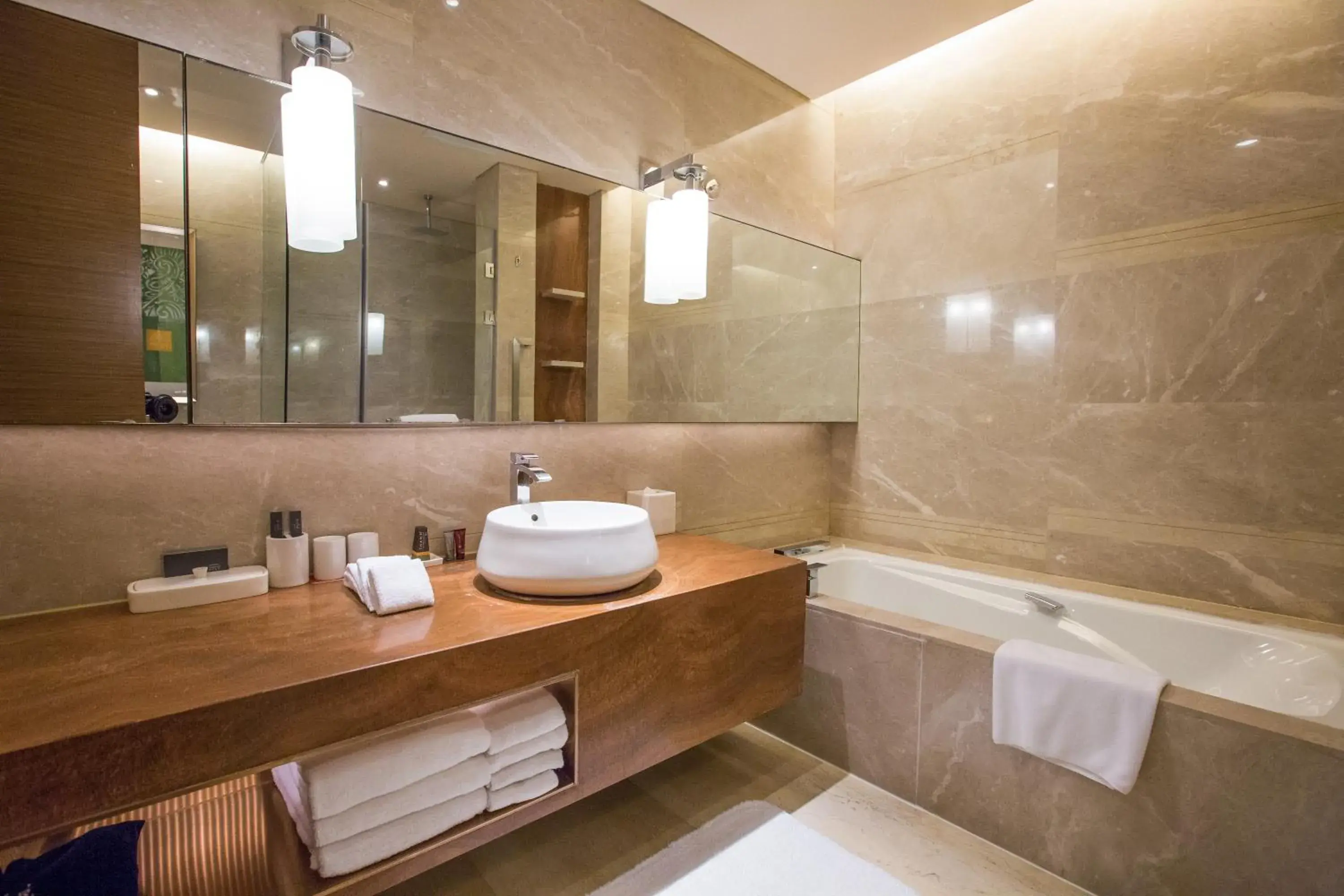 Hot Tub, Bathroom in Marriott Executive Apartment Tianjin Lakeview