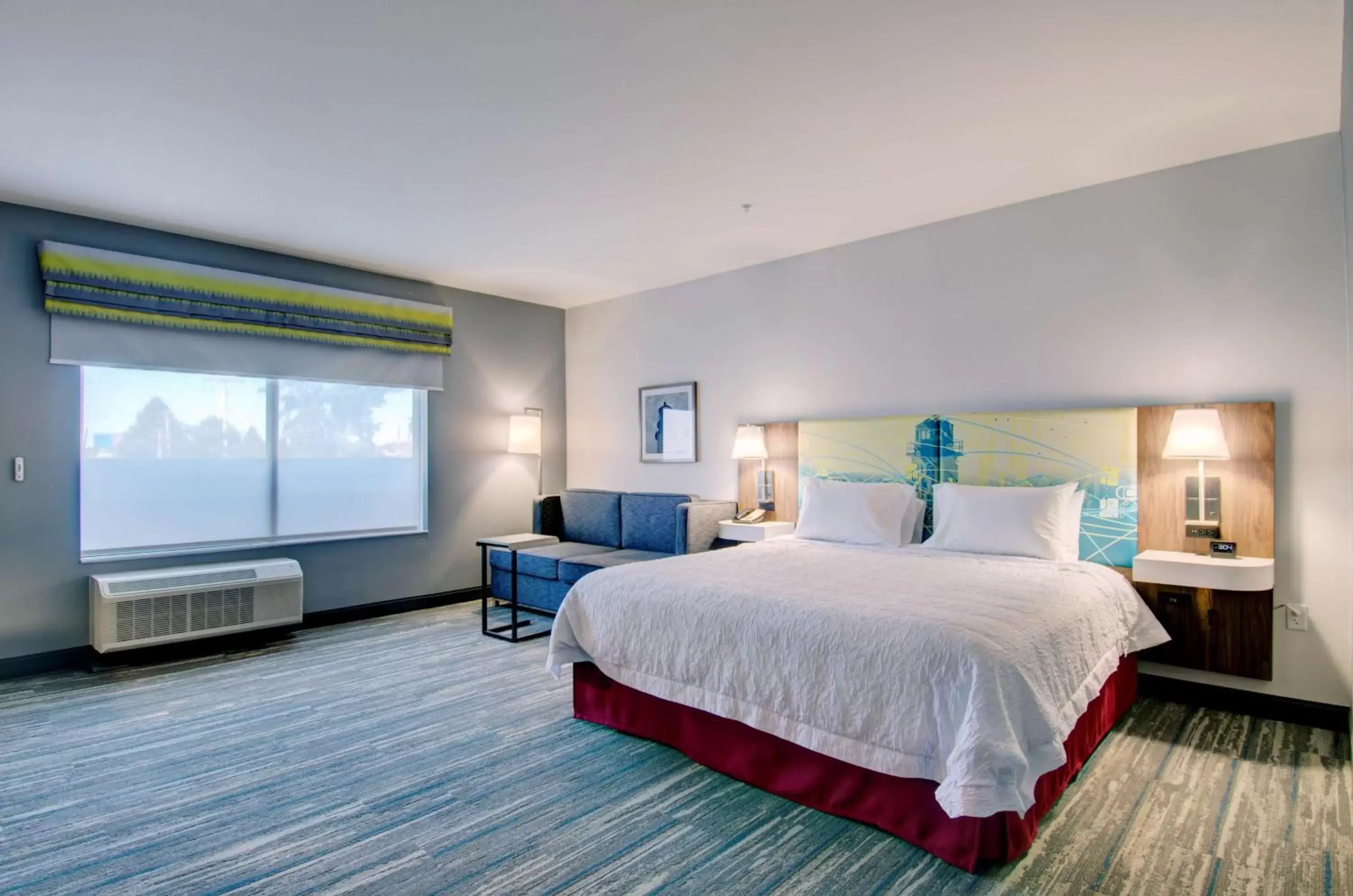 Living room, Bed in Hampton Inn & Suites Portland West