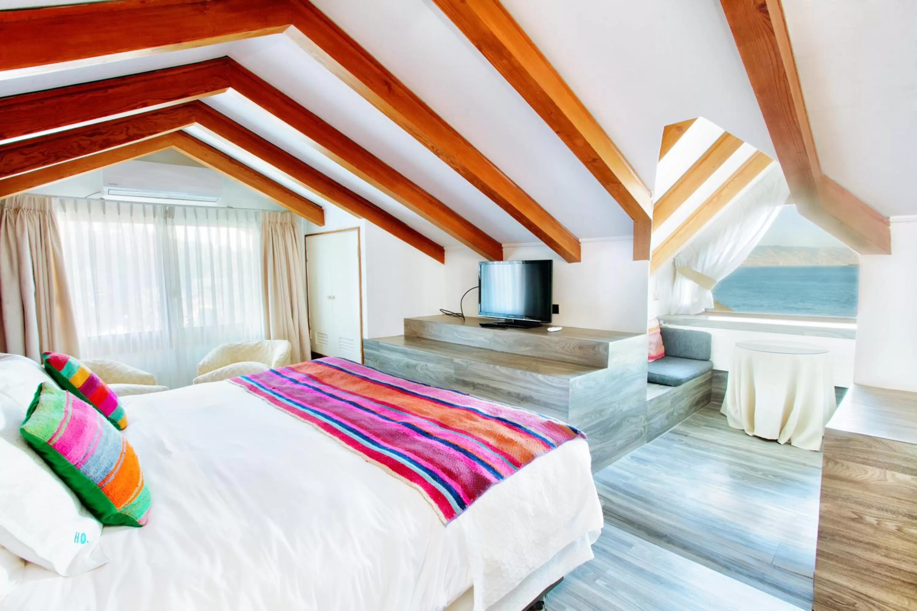 Bed in Hotel Oceanic