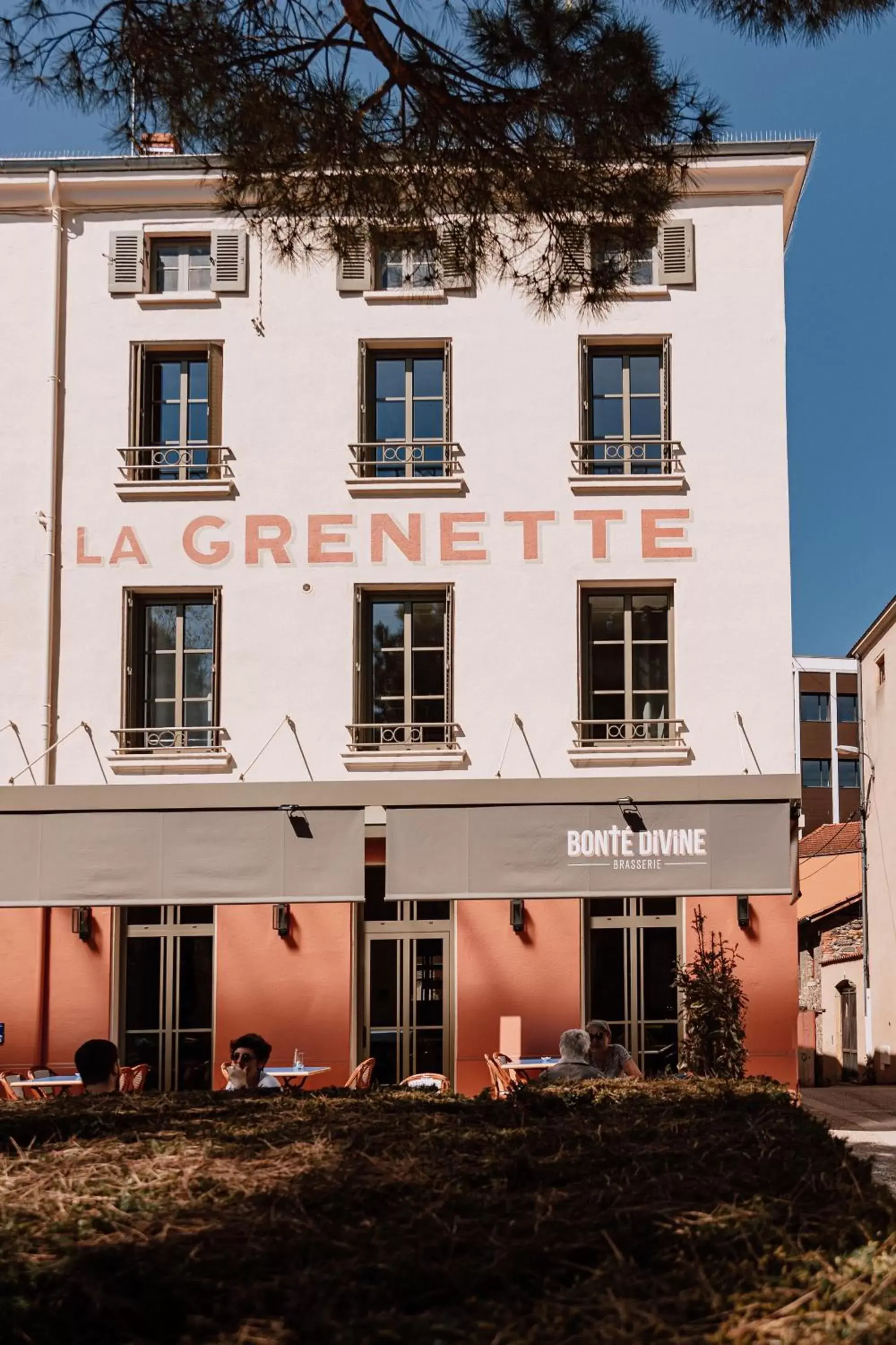 Property Building in Mage hôtels - Hôtel la grenette - Brasserie Bonté Divine