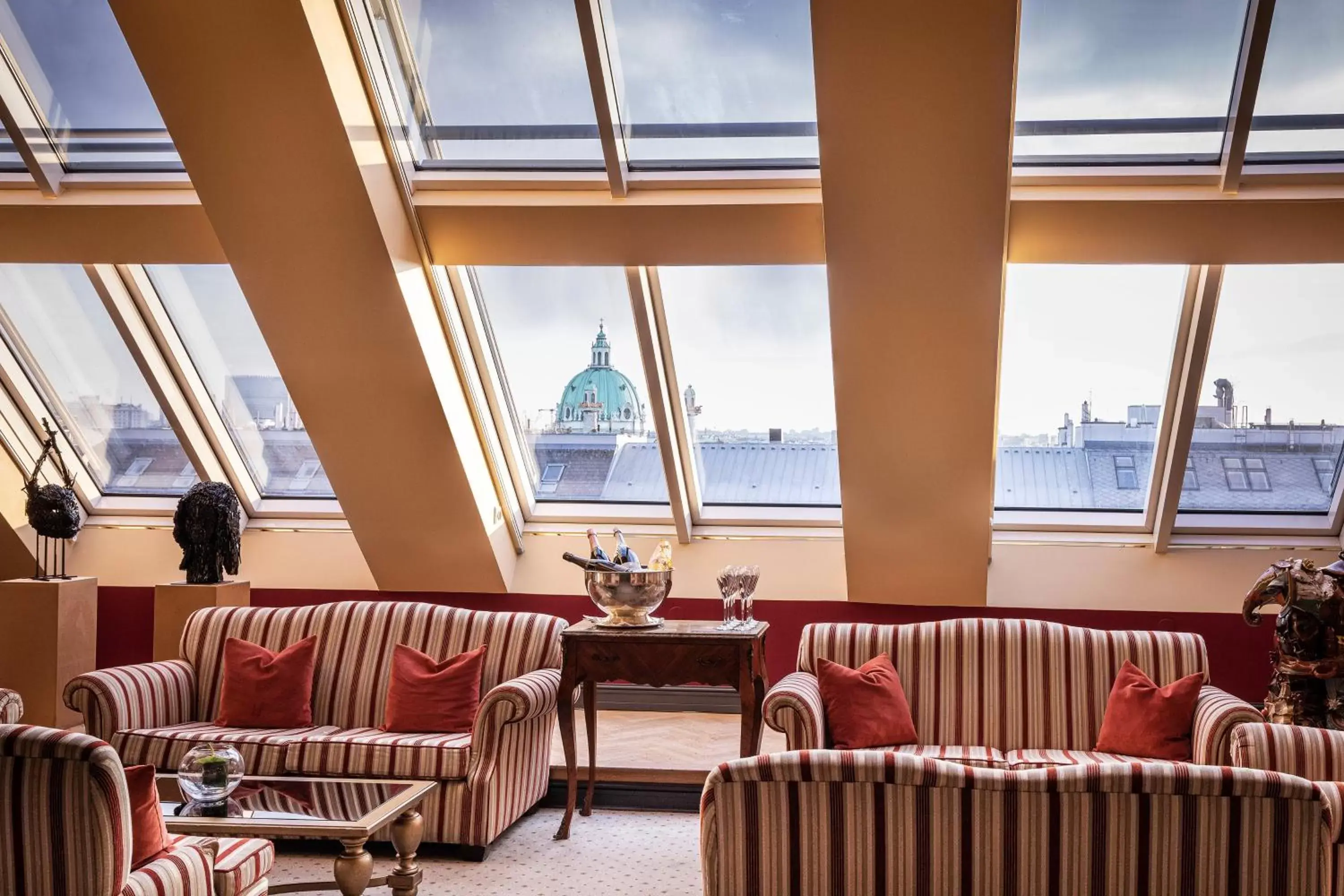 Restaurant/places to eat, Seating Area in Grand Hotel Wien