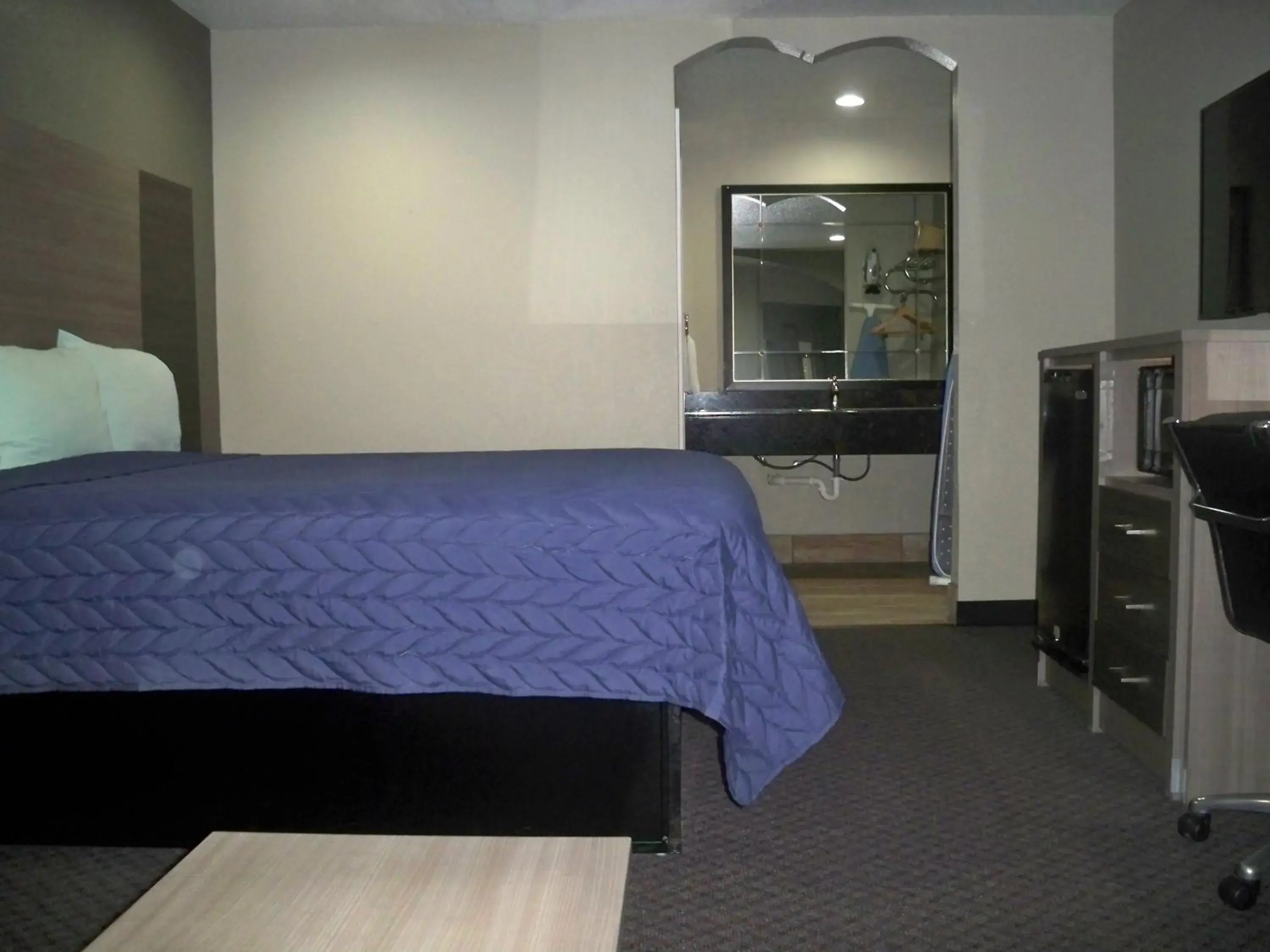 Photo of the whole room, Bed in Scottish Inn and Suites Beaumont