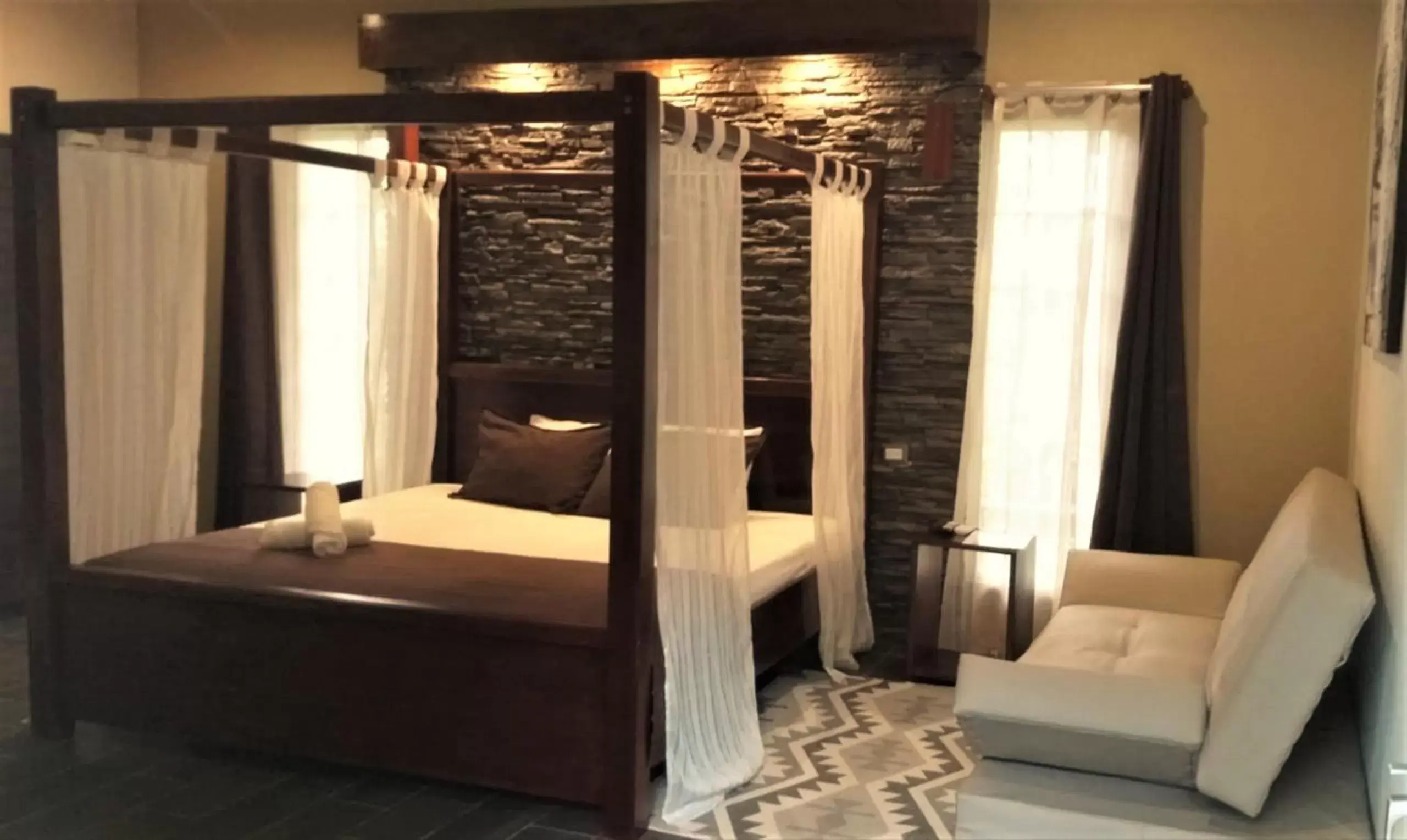 Bedroom, Bed in Tropical Suites & Villas