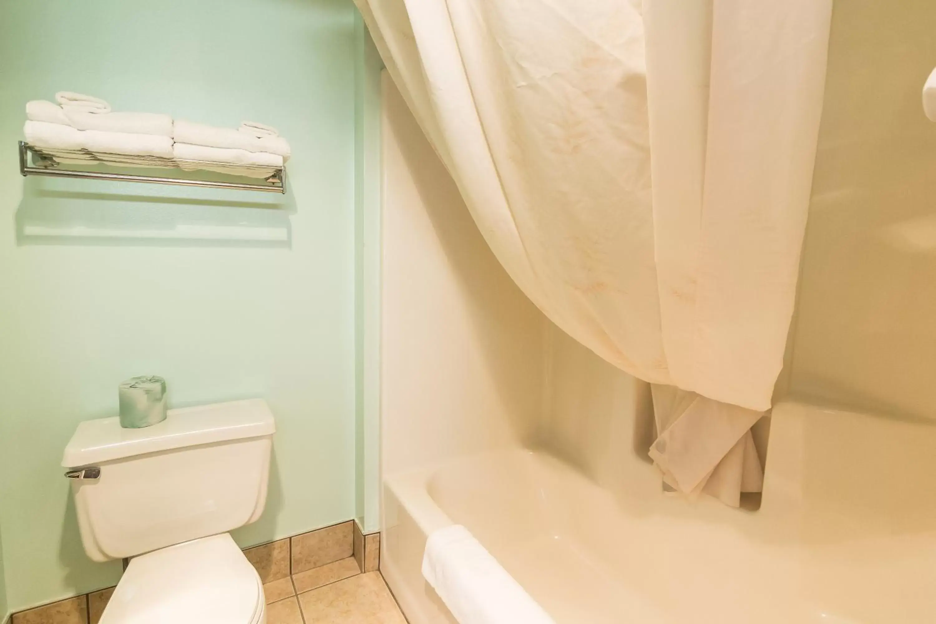 Bathroom in Governors Inn a Travelodge by Wyndham Bathroom in Governors Inn a Travelodge by Wyndham