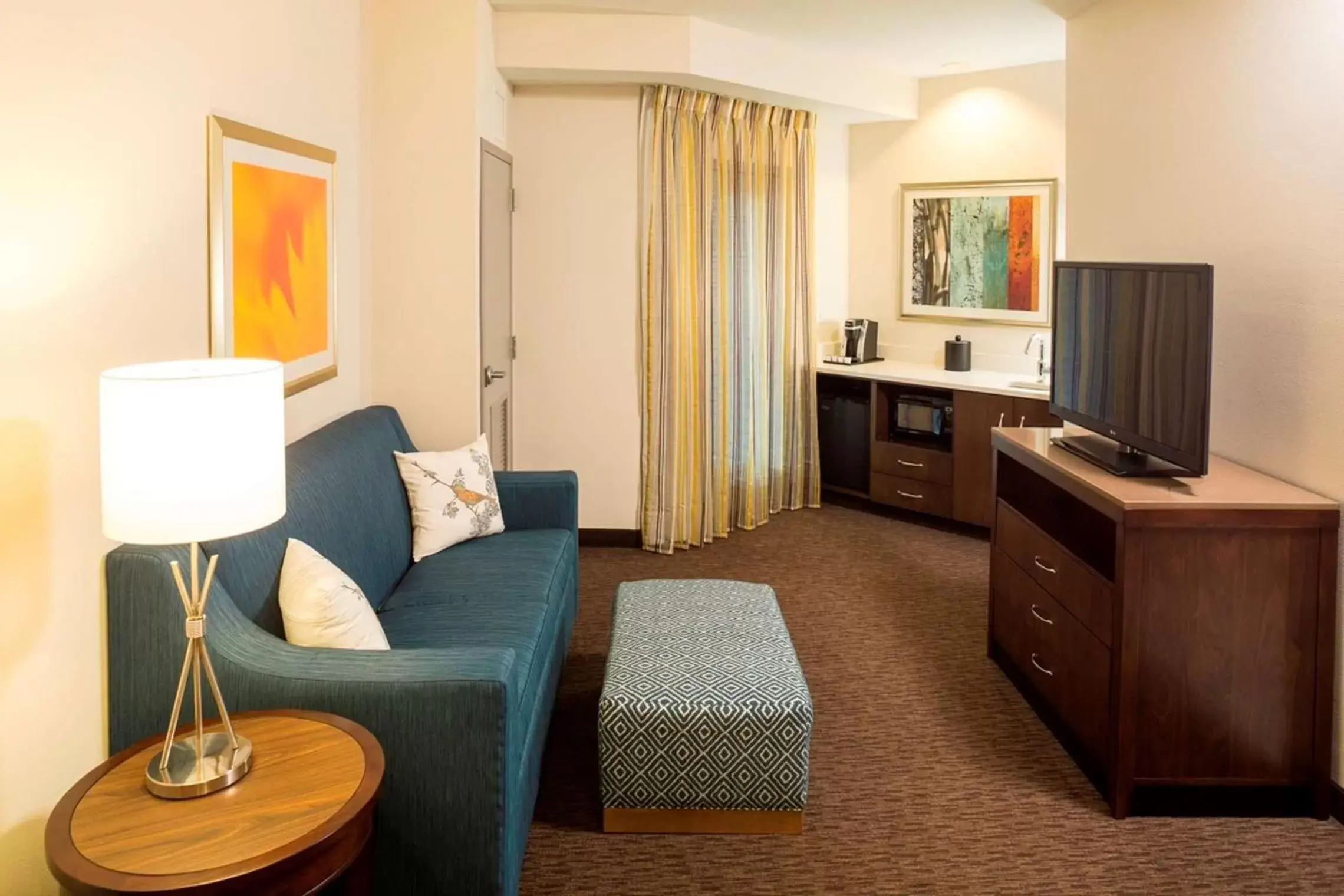 Living room, Seating Area in Hilton Garden Inn Sioux Falls Downtown