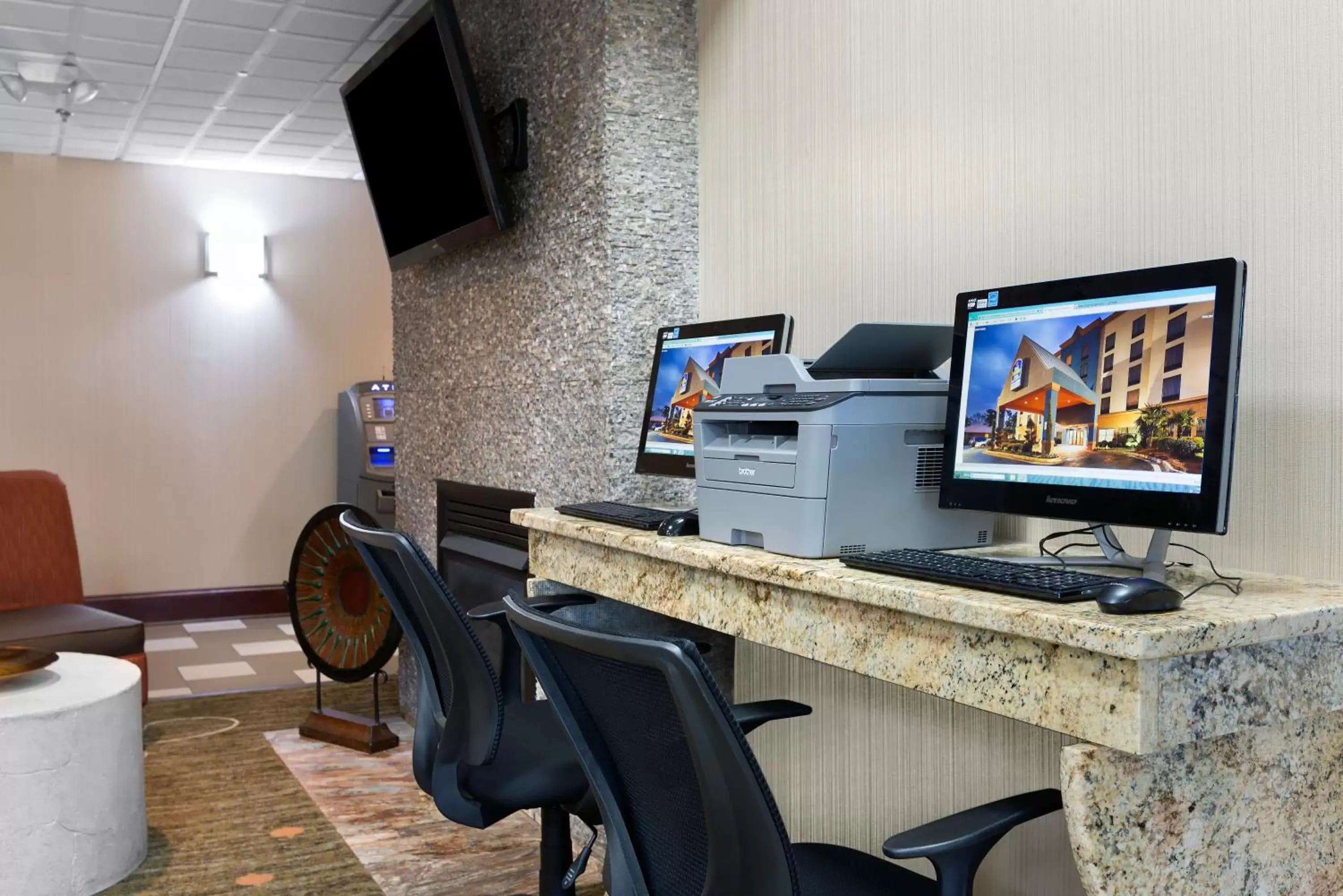 Business facilities, TV/Entertainment Center in Sky Point Hotel & Suites - Atlanta Airport