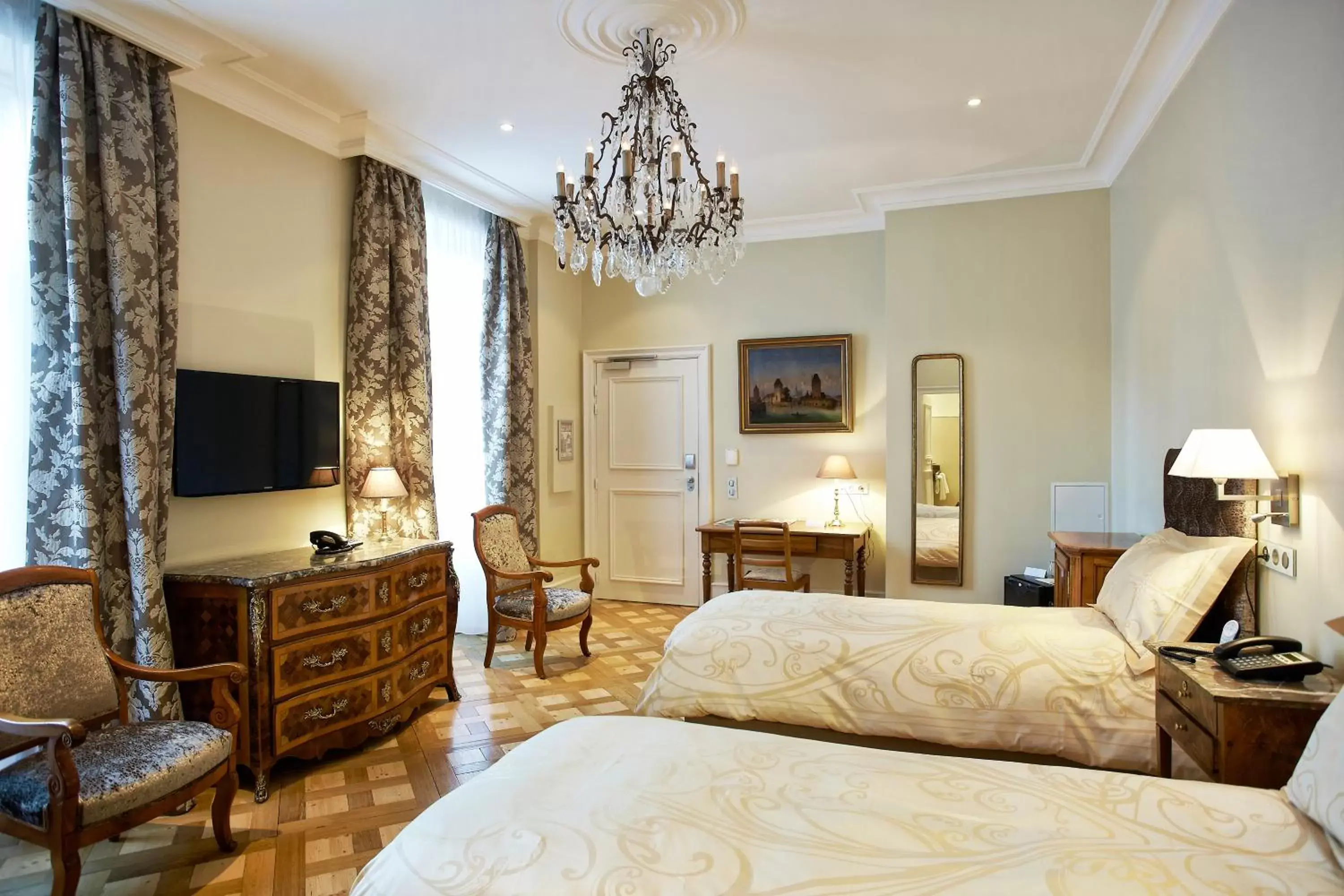 Superior Twin Room in Hôtel & Spa Le Bouclier D'or Superior Twin Room in Hôtel & Spa Le Bouclier D'or