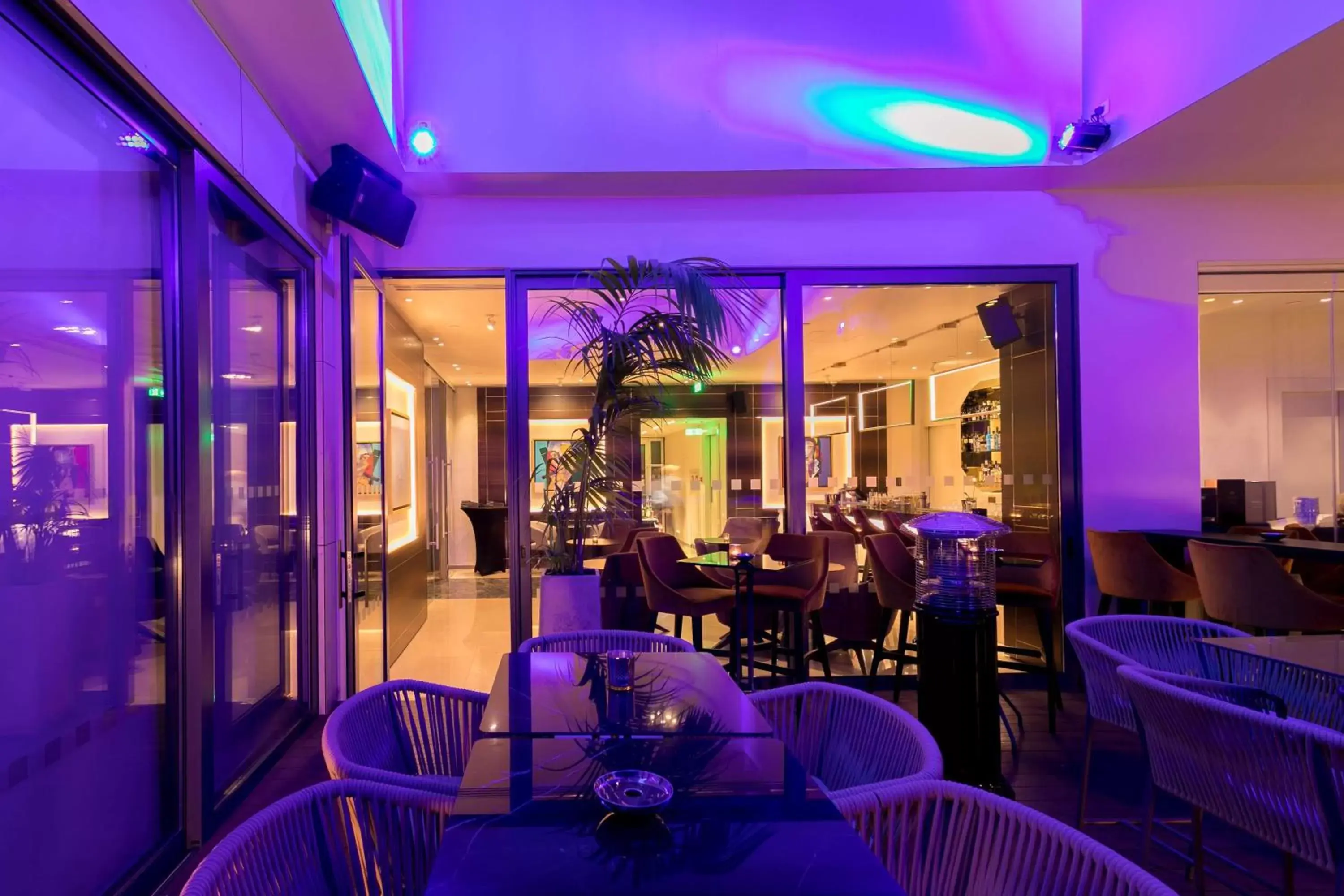 Lounge or bar, Restaurant/Places to Eat in Radisson Blu Hotel, Larnaca
