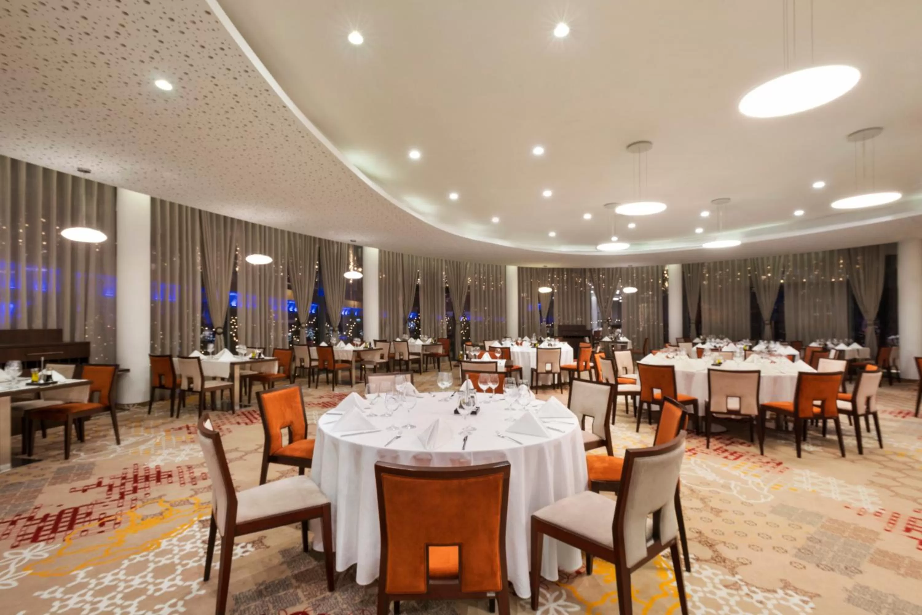 Restaurant/places to eat in Ramada Plaza Craiova