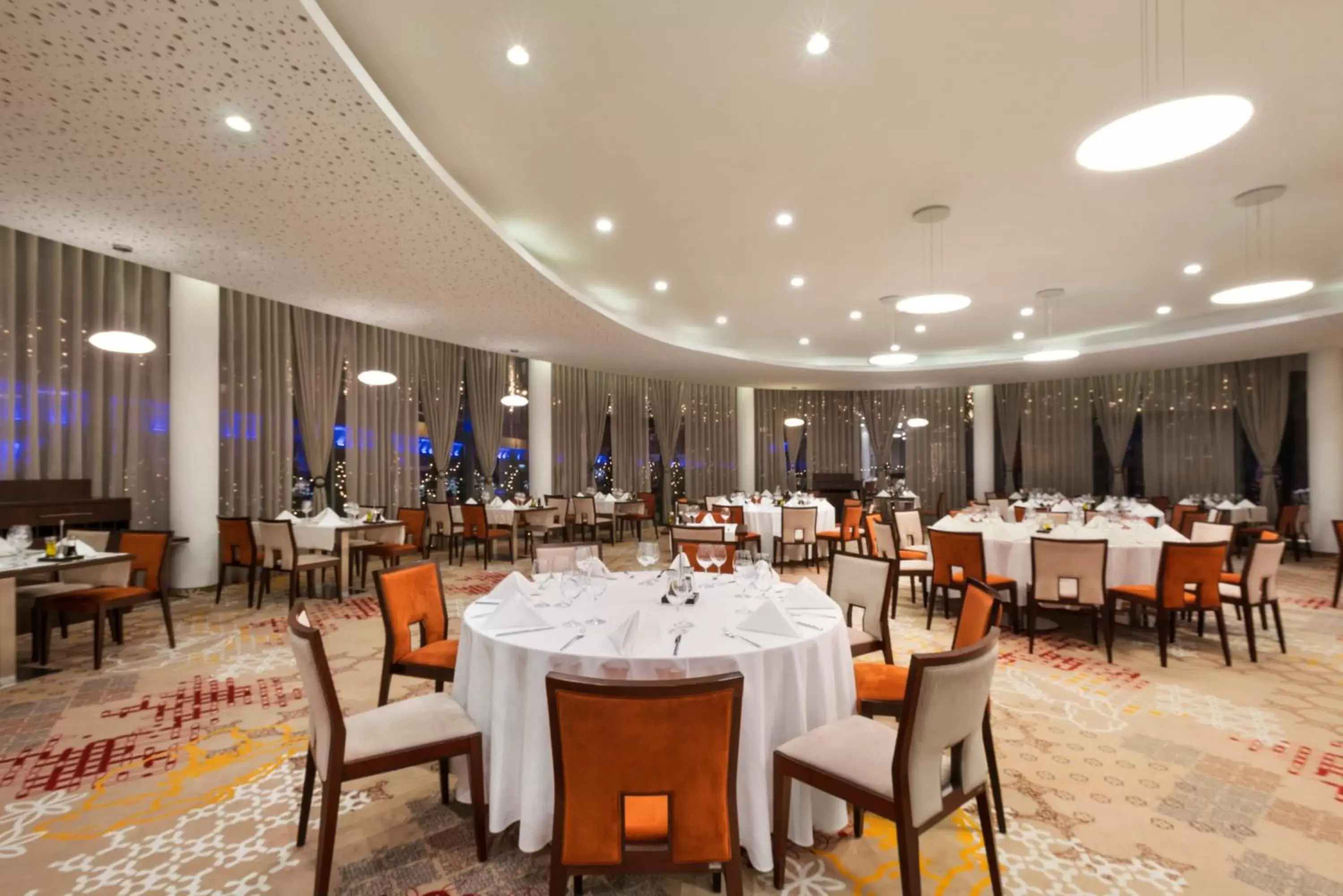 Restaurant/Places to Eat in Ramada Plaza Craiova