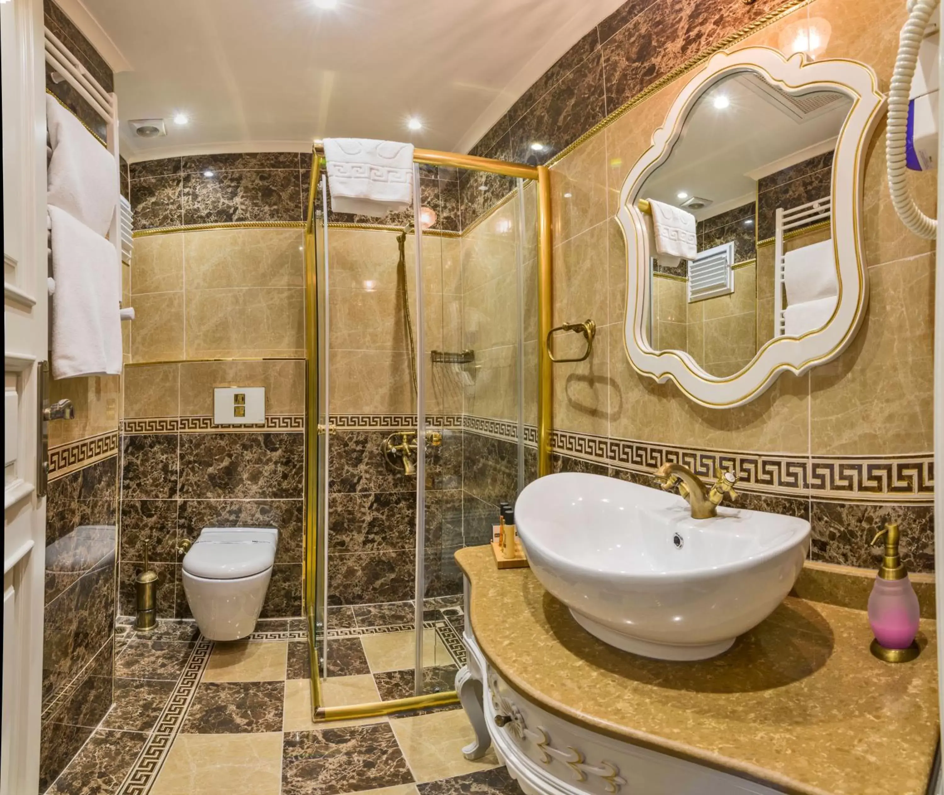 Bathroom in IQ Hotel
