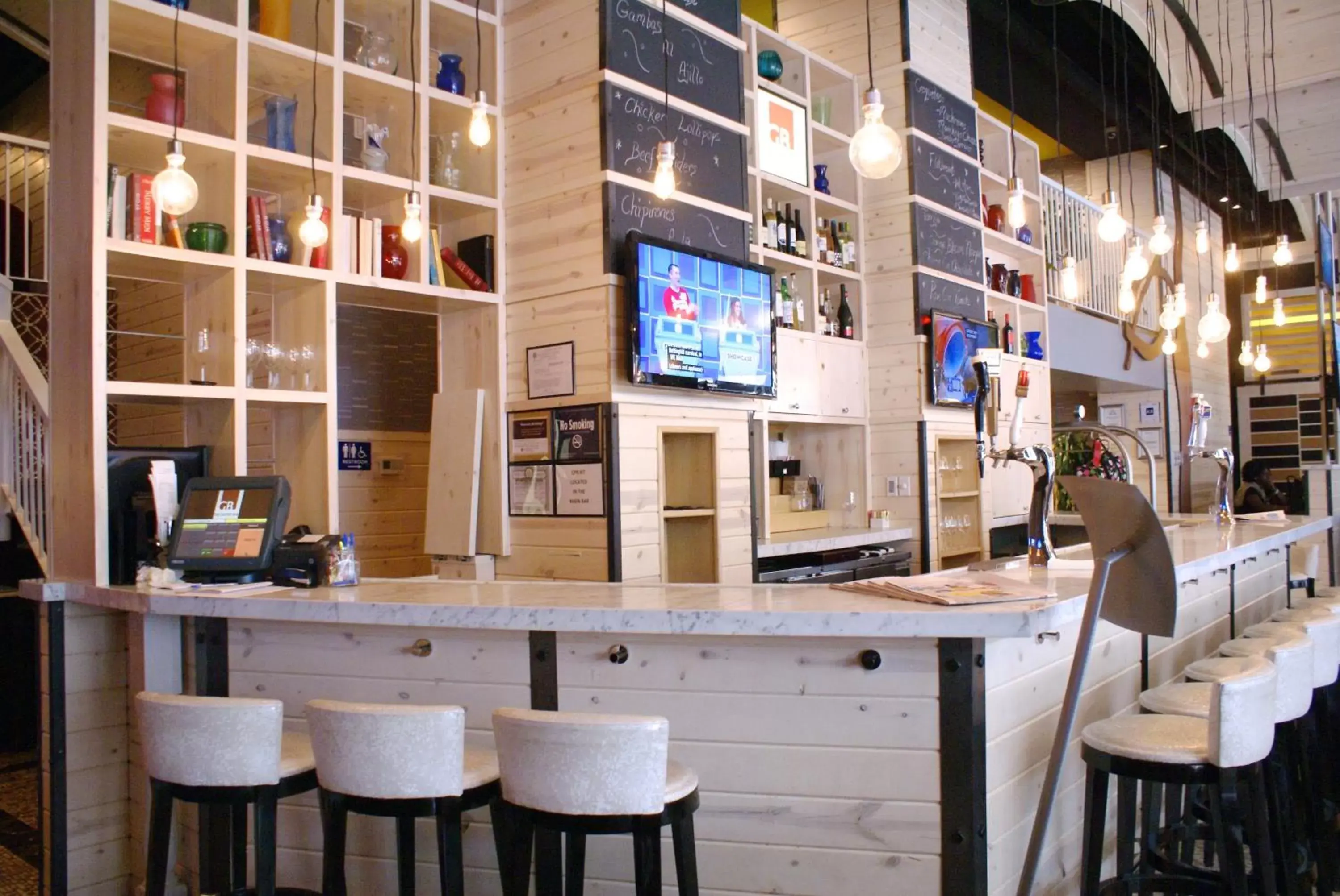 Lounge or bar in TRYP by Wyndham New York City Times Square - Midtown Lounge or bar in TRYP by Wyndham New York City Times Square - Midtown