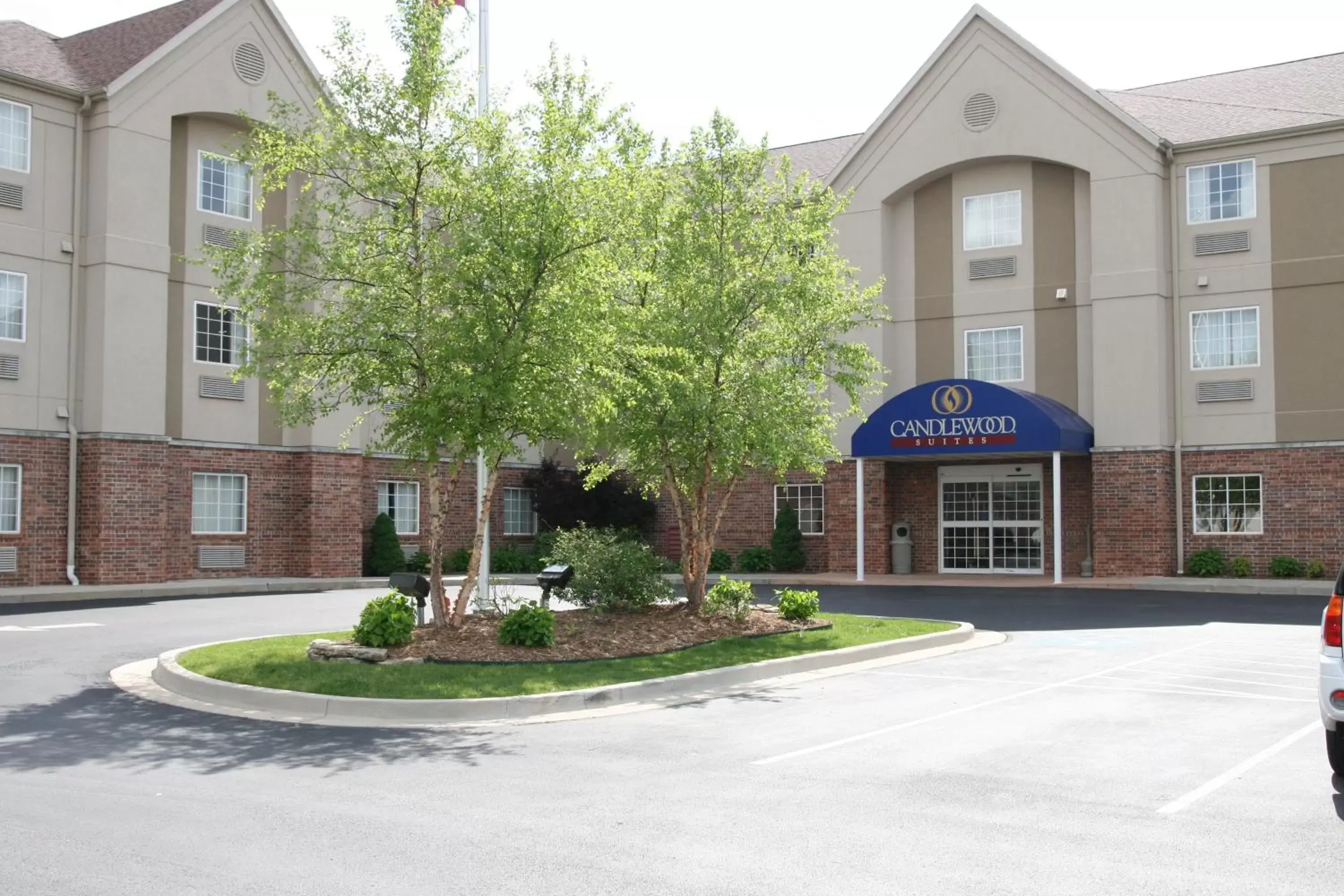 Property Building in Candlewood Suites St. Robert, an IHG Hotel