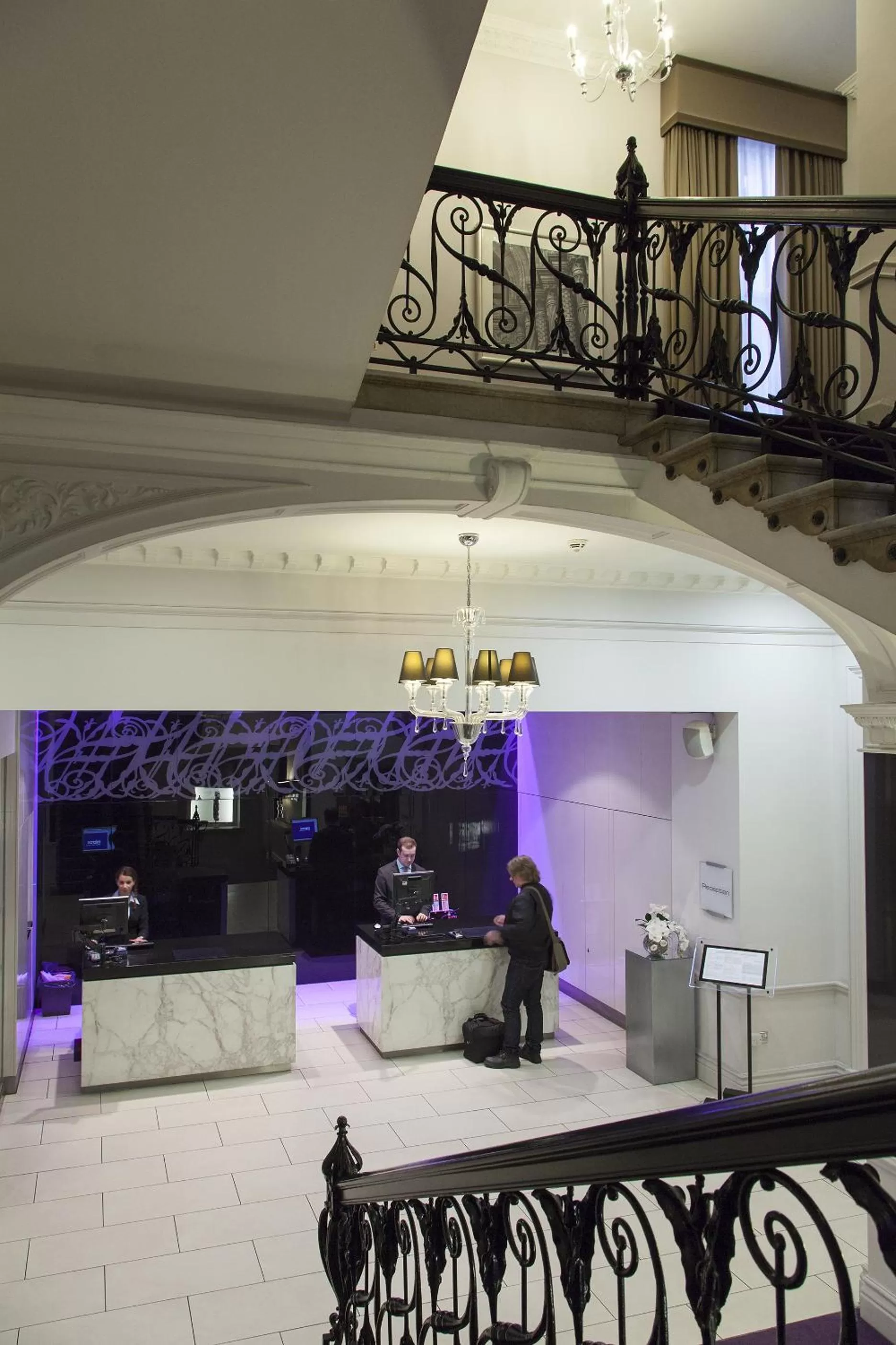 Lobby or reception in Thistle London Holborn