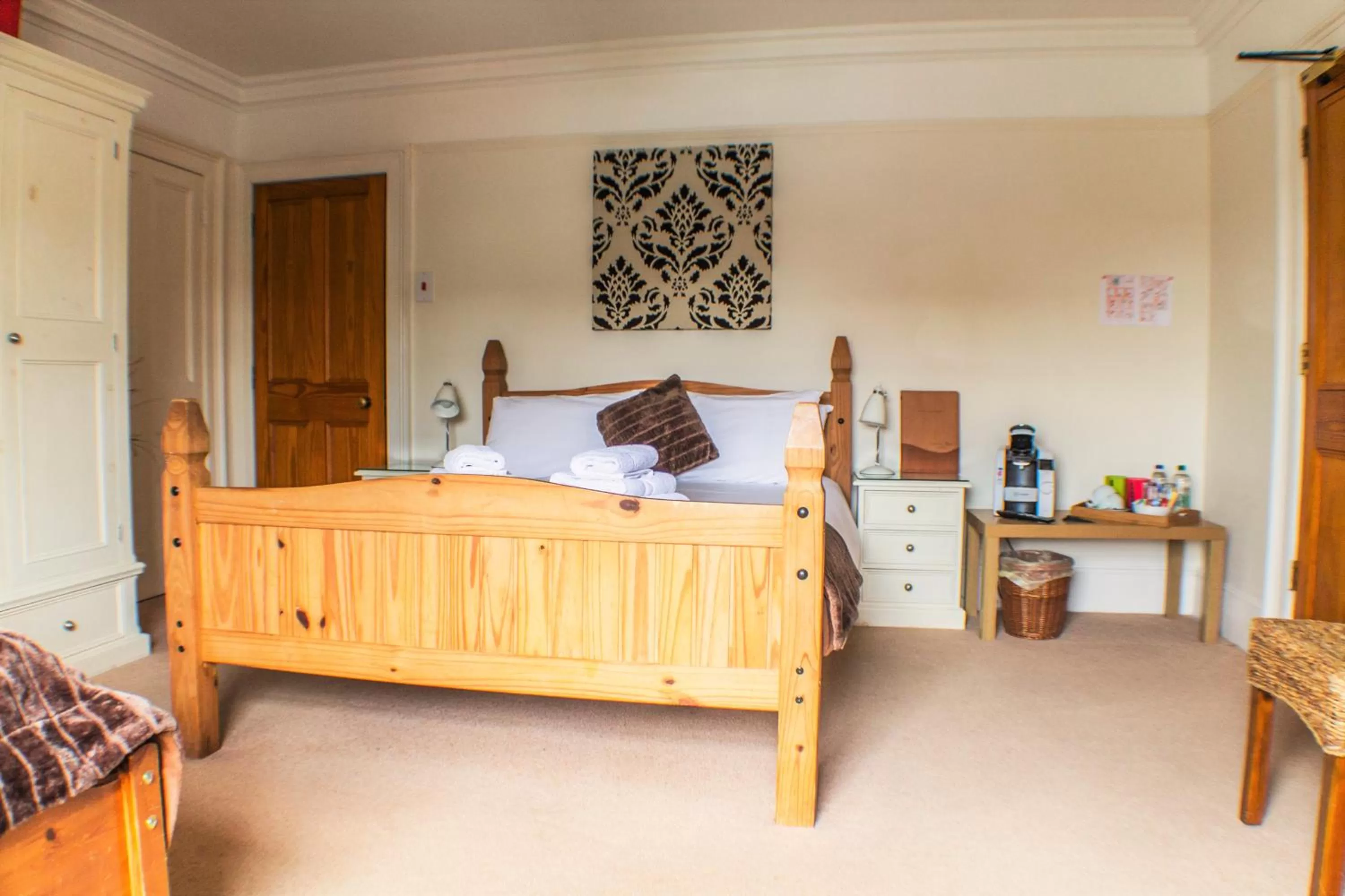 Bedroom, Bed in The Royal Oak Hotel