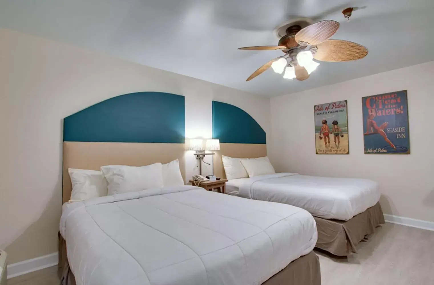 Photo of the whole room, Bed in Seaside Inn - Isle of Palms