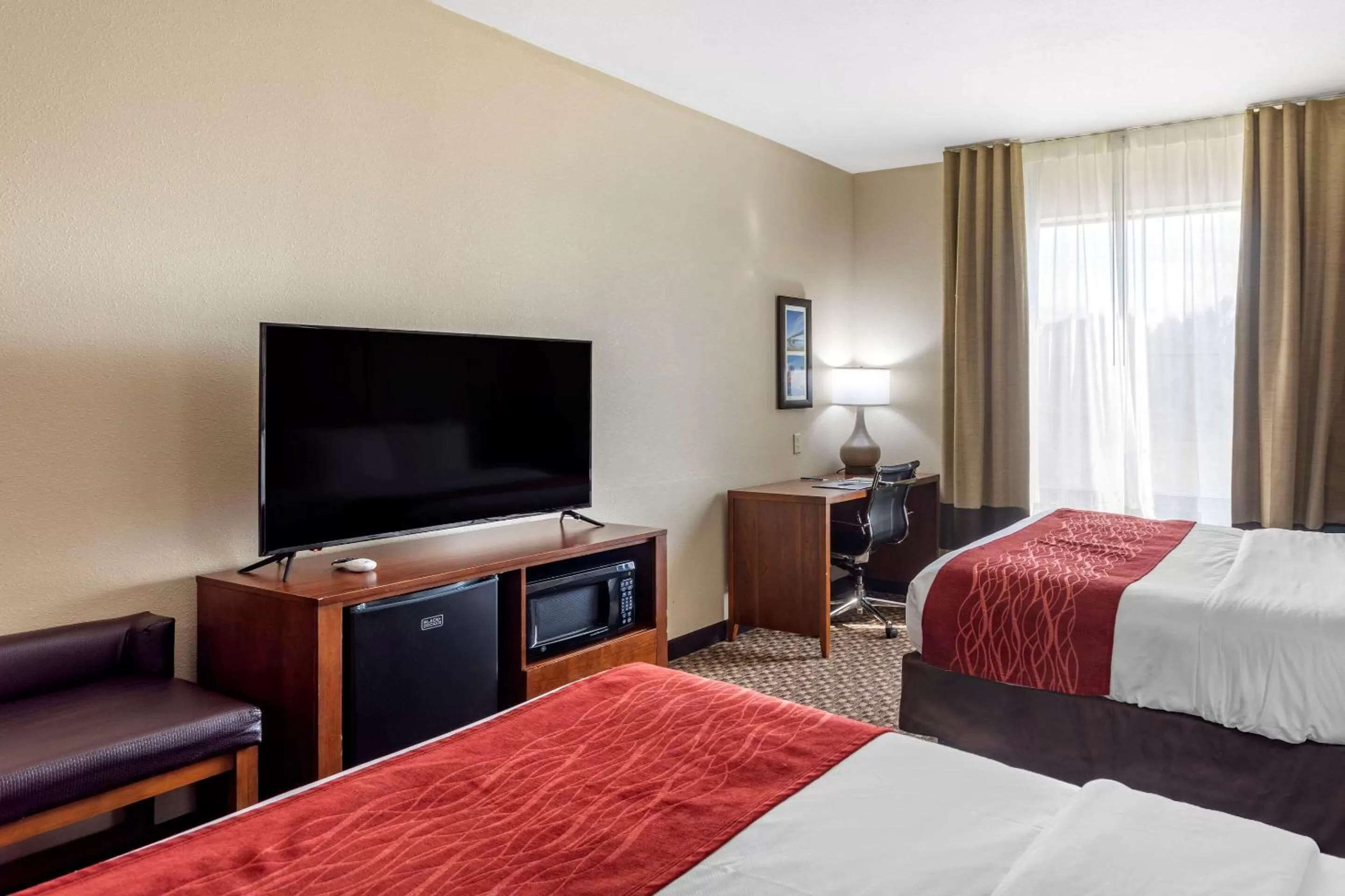 Photo of the whole room, Bed in Comfort Inn & Suites Atoka-Millington