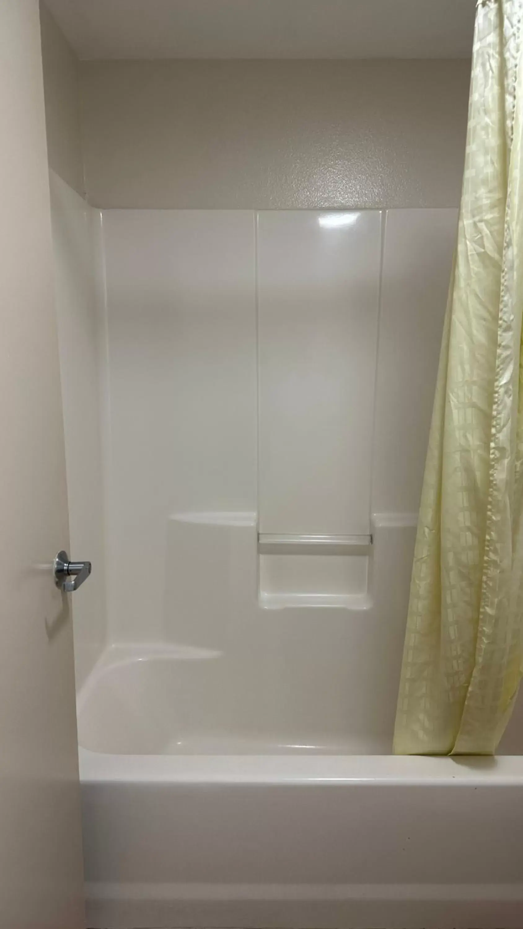Shower, Bathroom in Carom Inn a Travelodge by Wyndham Denham Springs-Baton Rouge