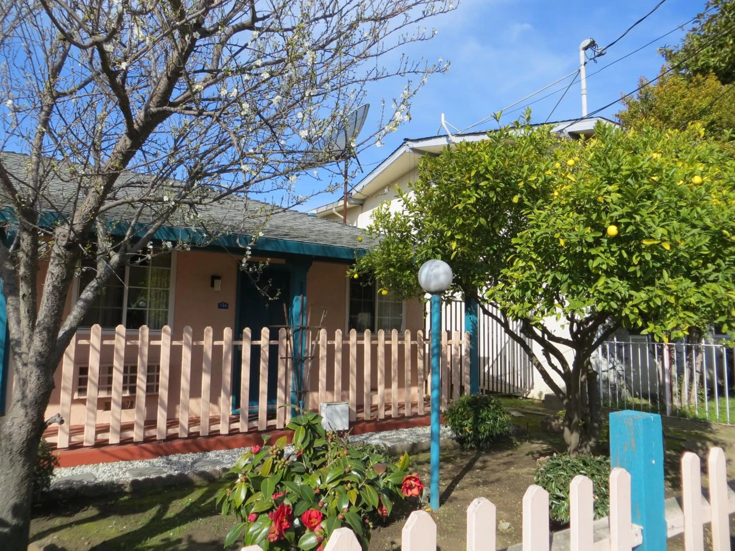Facade/entrance in Riverside Inn & Suites Santa Cruz