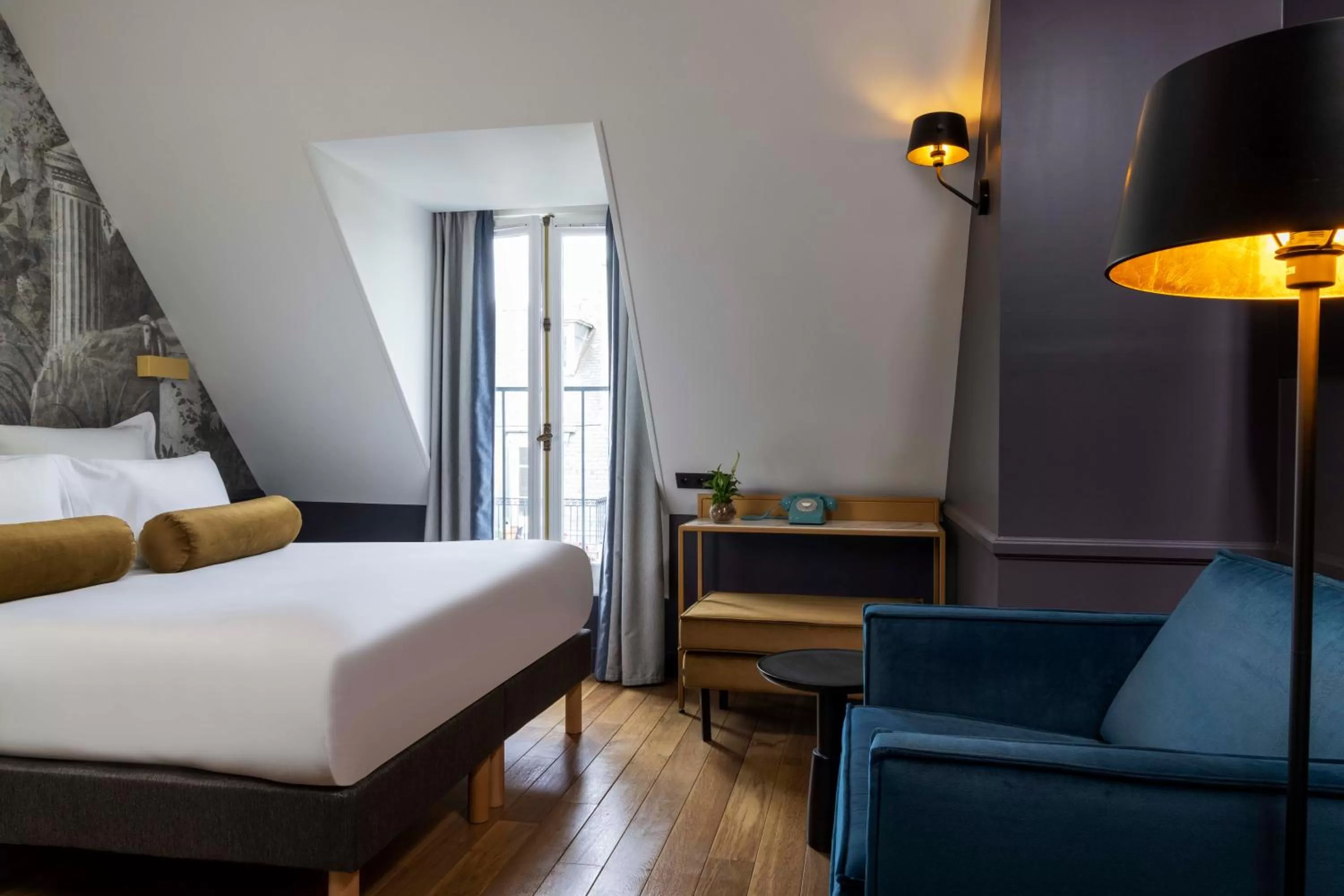 Bedroom, Bed in Les Jardins Du Luxembourg