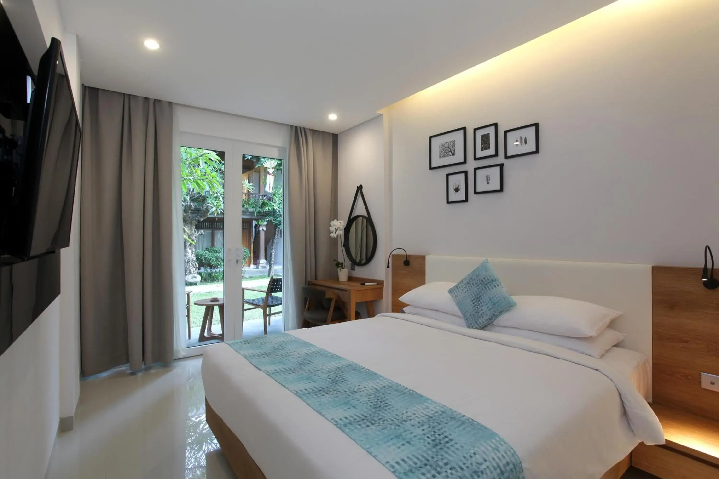 Bedroom, Bed in Matahari Bungalow Hotel