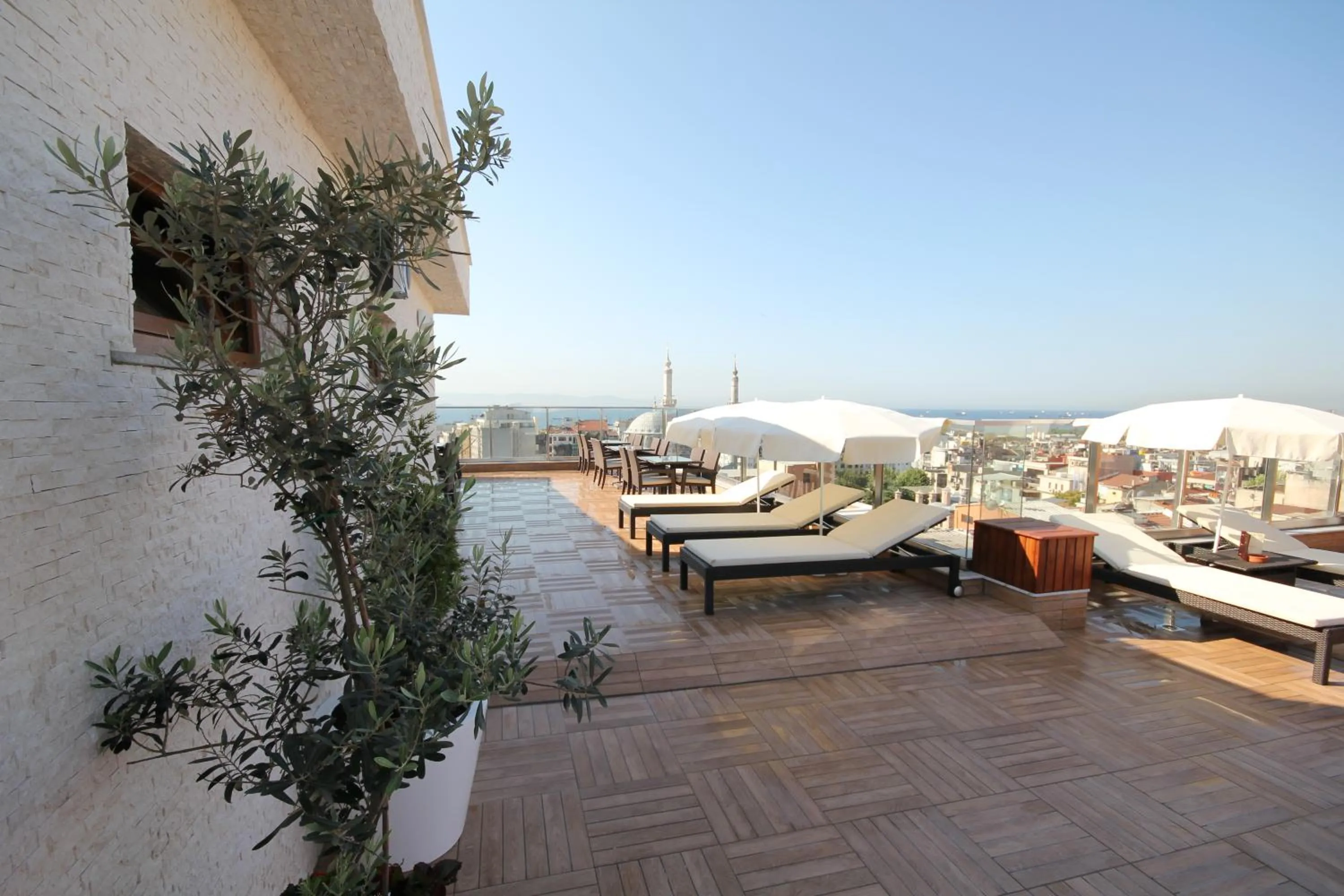 Balcony/Terrace in Grand Washington Hotel