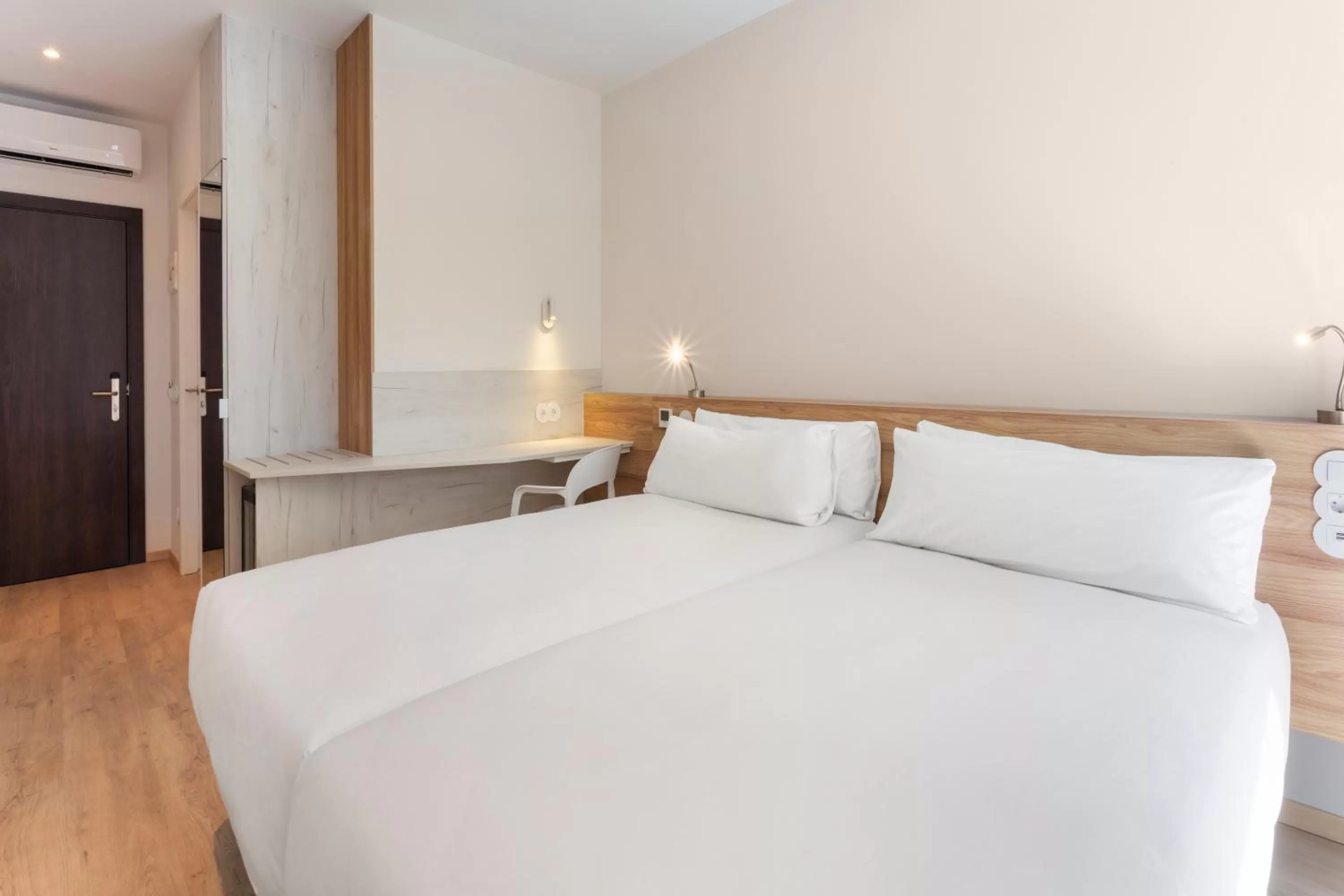 Bed in B&B HOTEL Lisboa Montijo