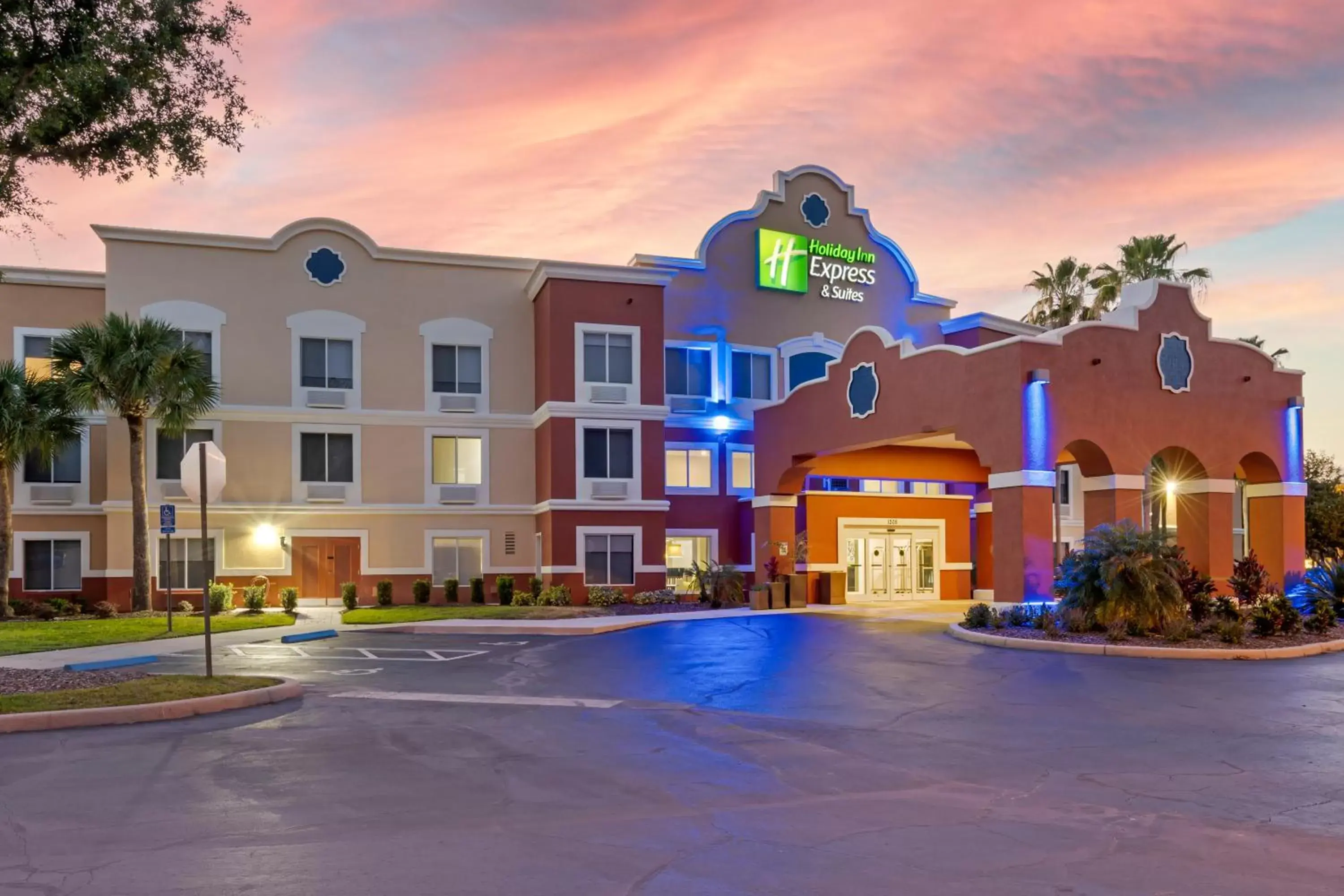Property Building in Holiday Inn Express Hotel & Suites - The Villages, an IHG Hotel