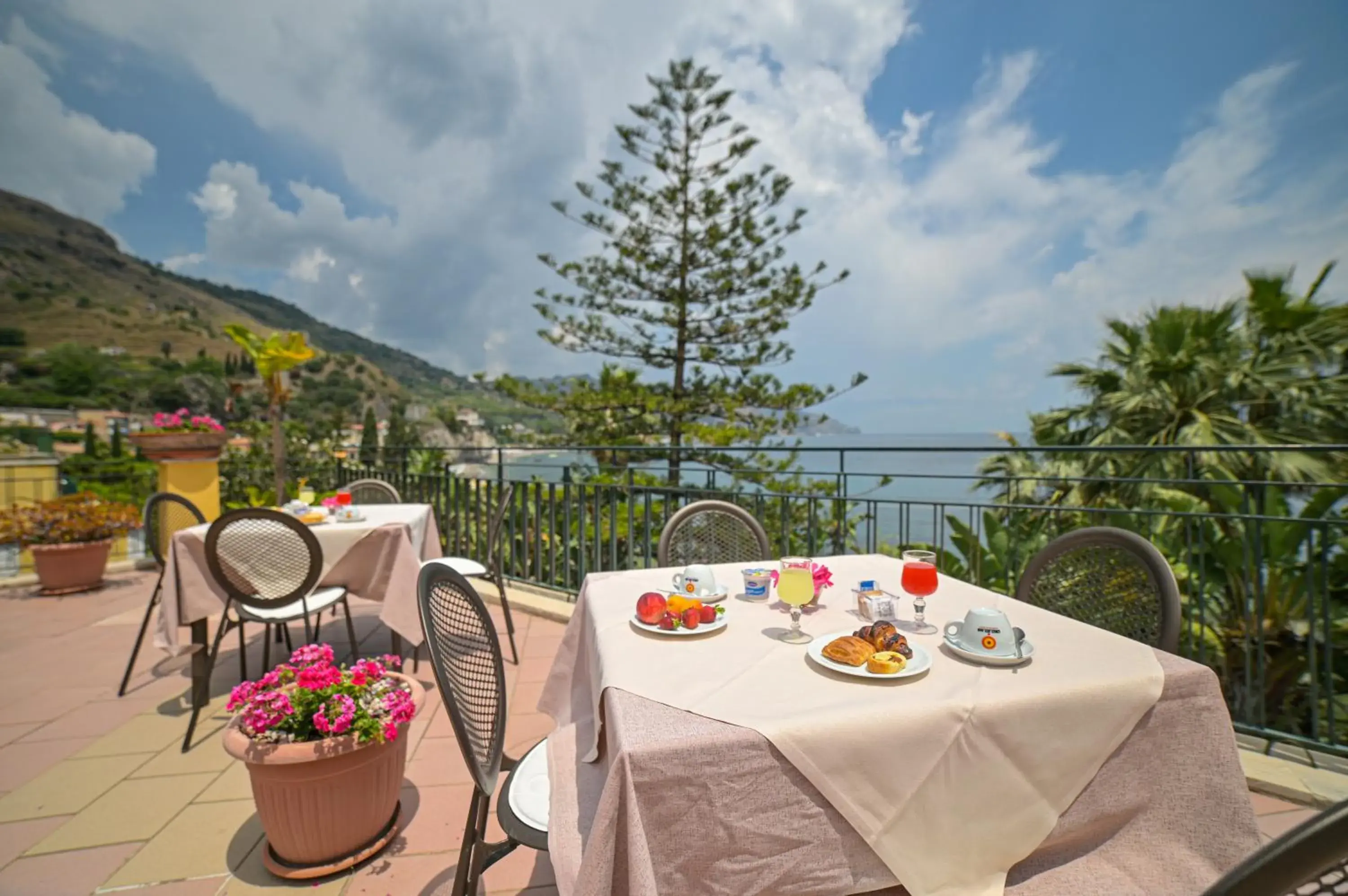 Balcony/Terrace, Restaurant/Places to Eat in Hotel Baia Delle Sirene