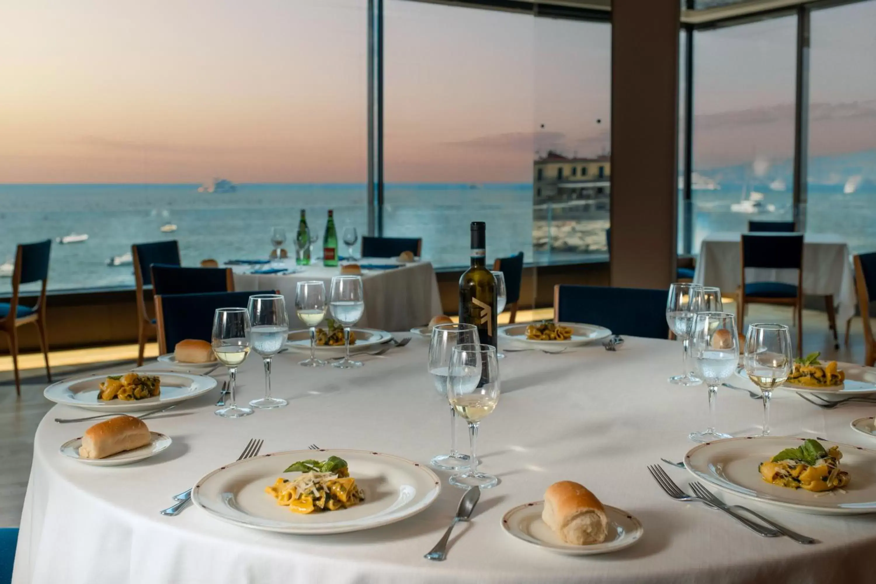 Restaurant/places to eat in Hotel Royal Continental Restaurant/places to eat in Hotel Royal Continental