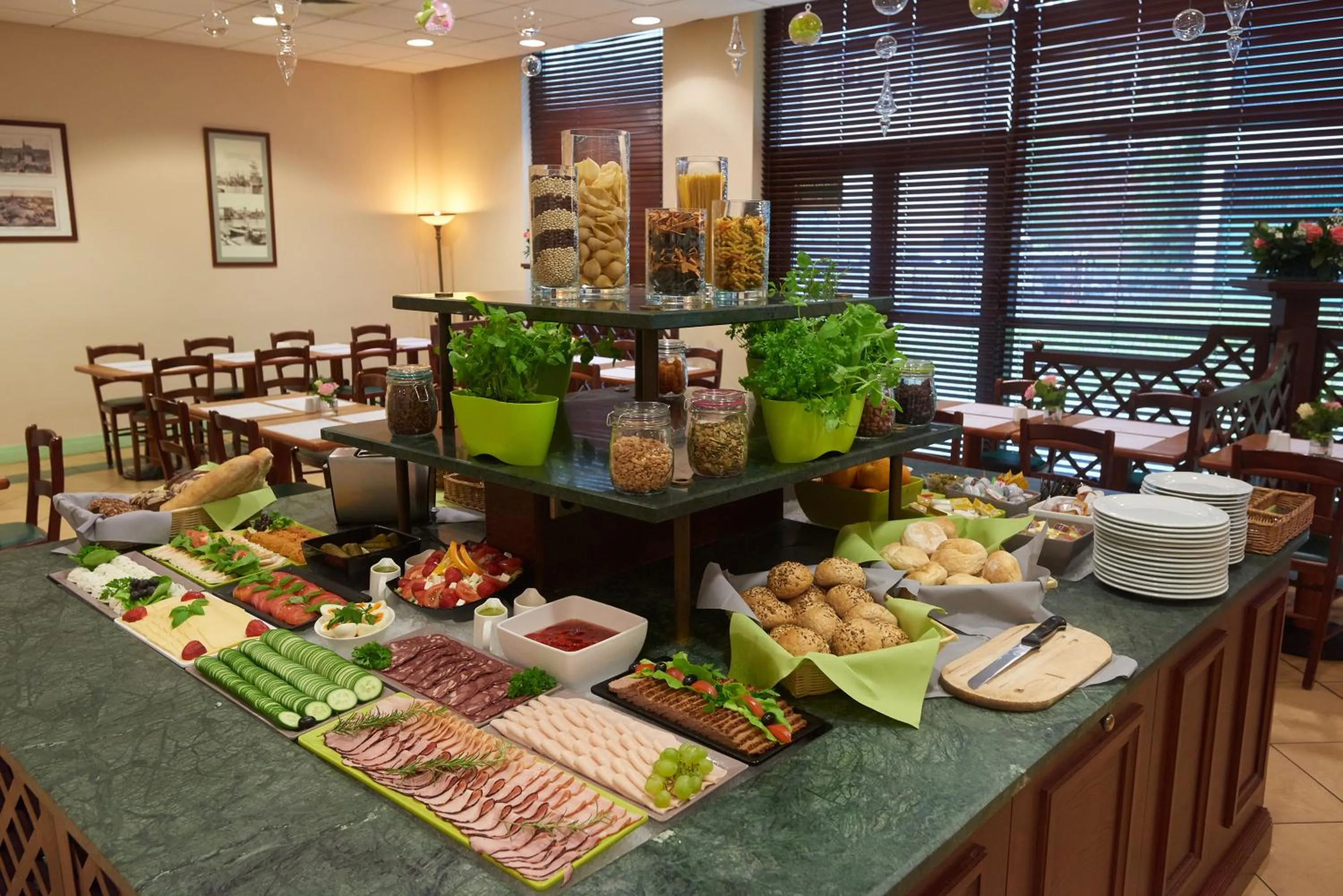 Buffet breakfast in Campanile Hotel Szczecin