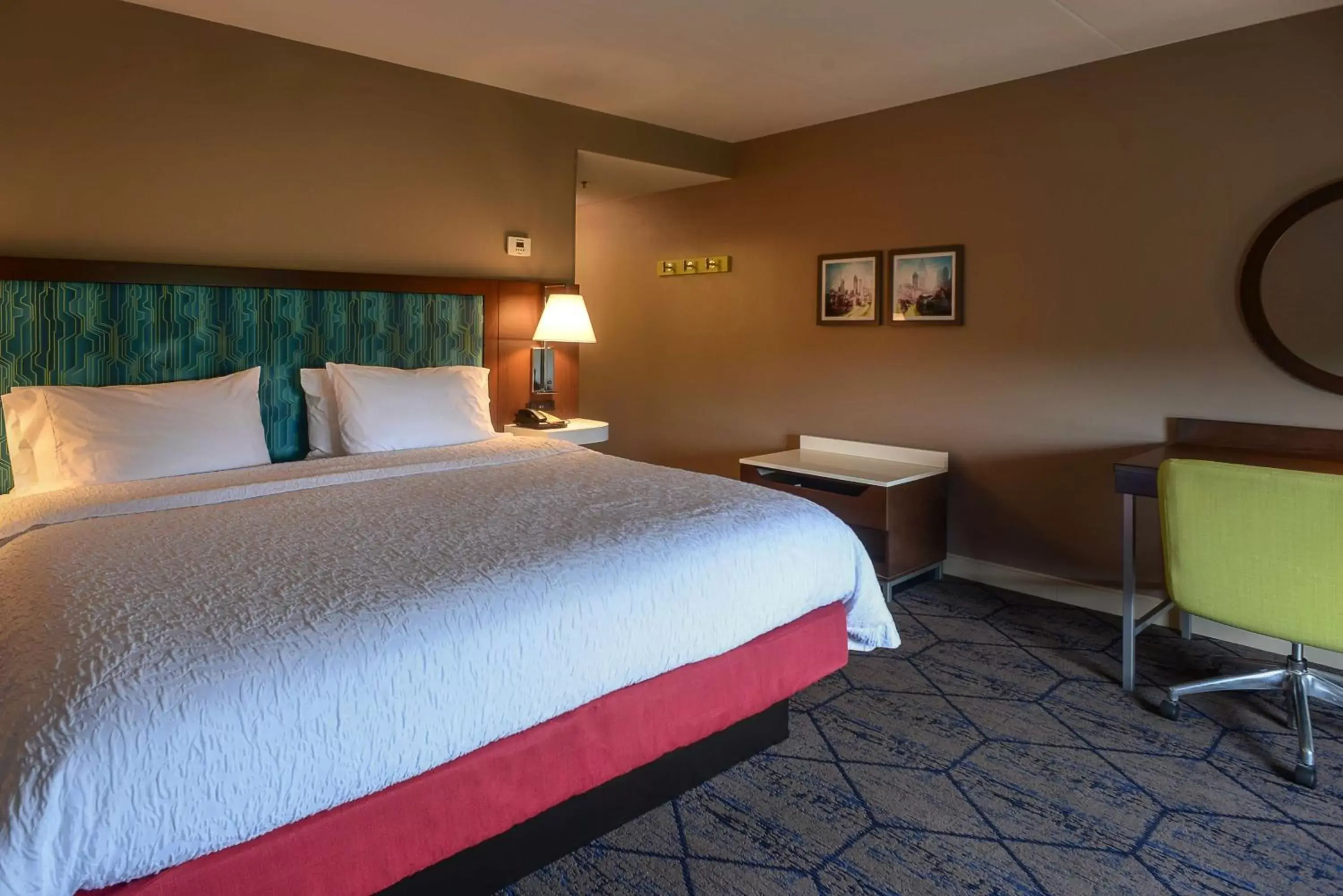 Bedroom, Bed in Hampton Inn & Suites Atlanta-Six Flags