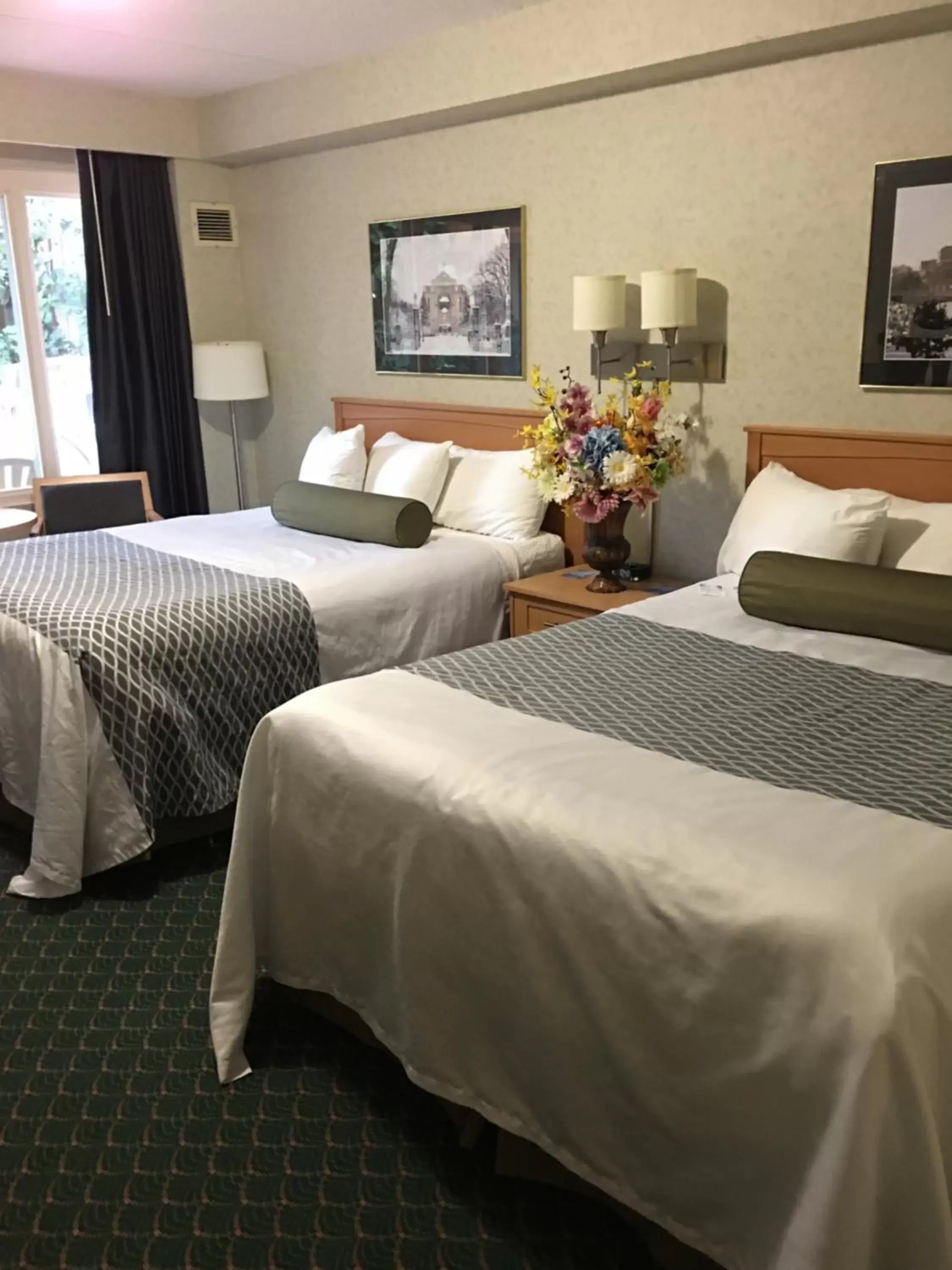 Bed in Travelodge by Wyndham Winnipeg East Bed in Travelodge by Wyndham Winnipeg East