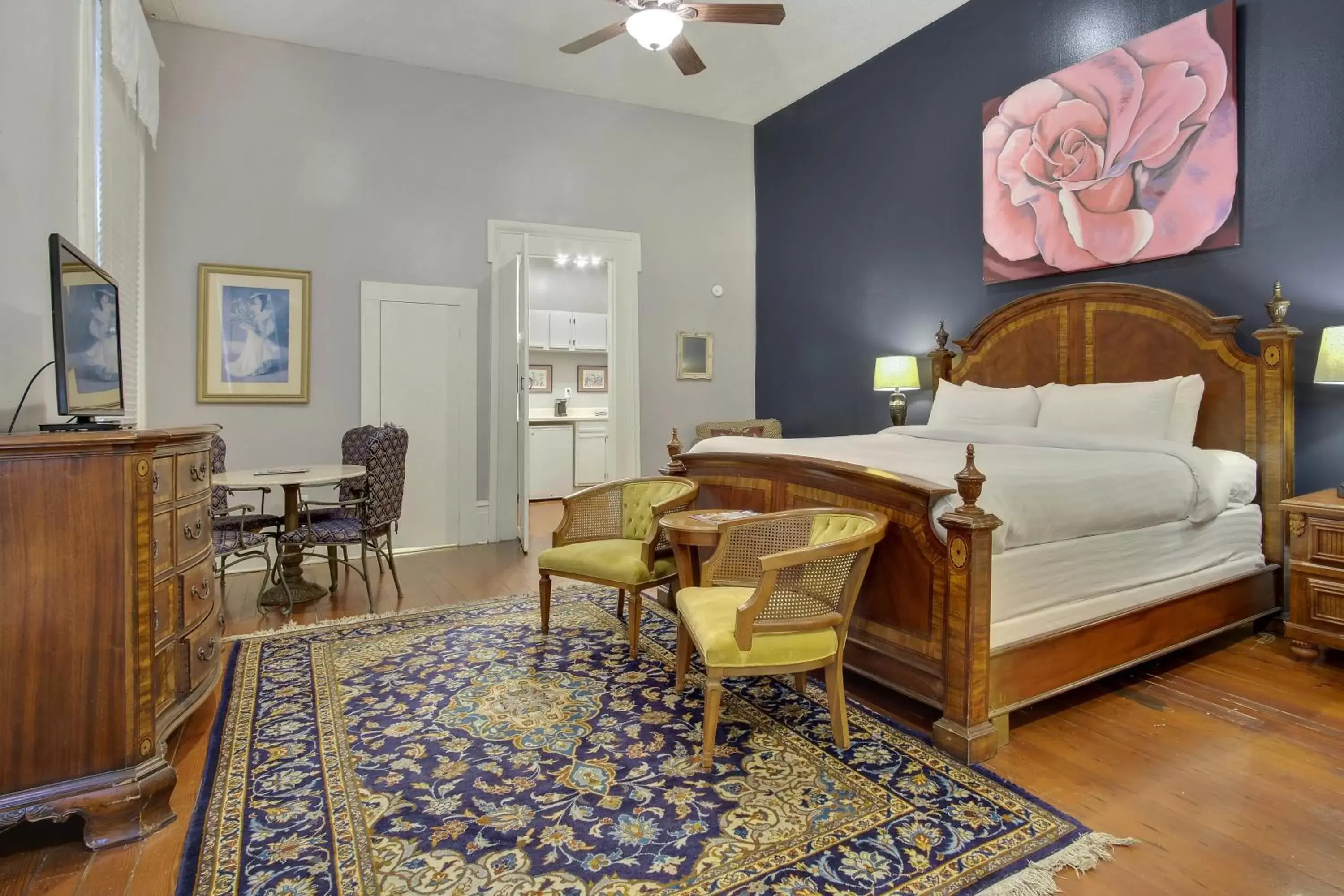 Superior King in Rathbone Mansions New Orleans Superior King in Rathbone Mansions New Orleans