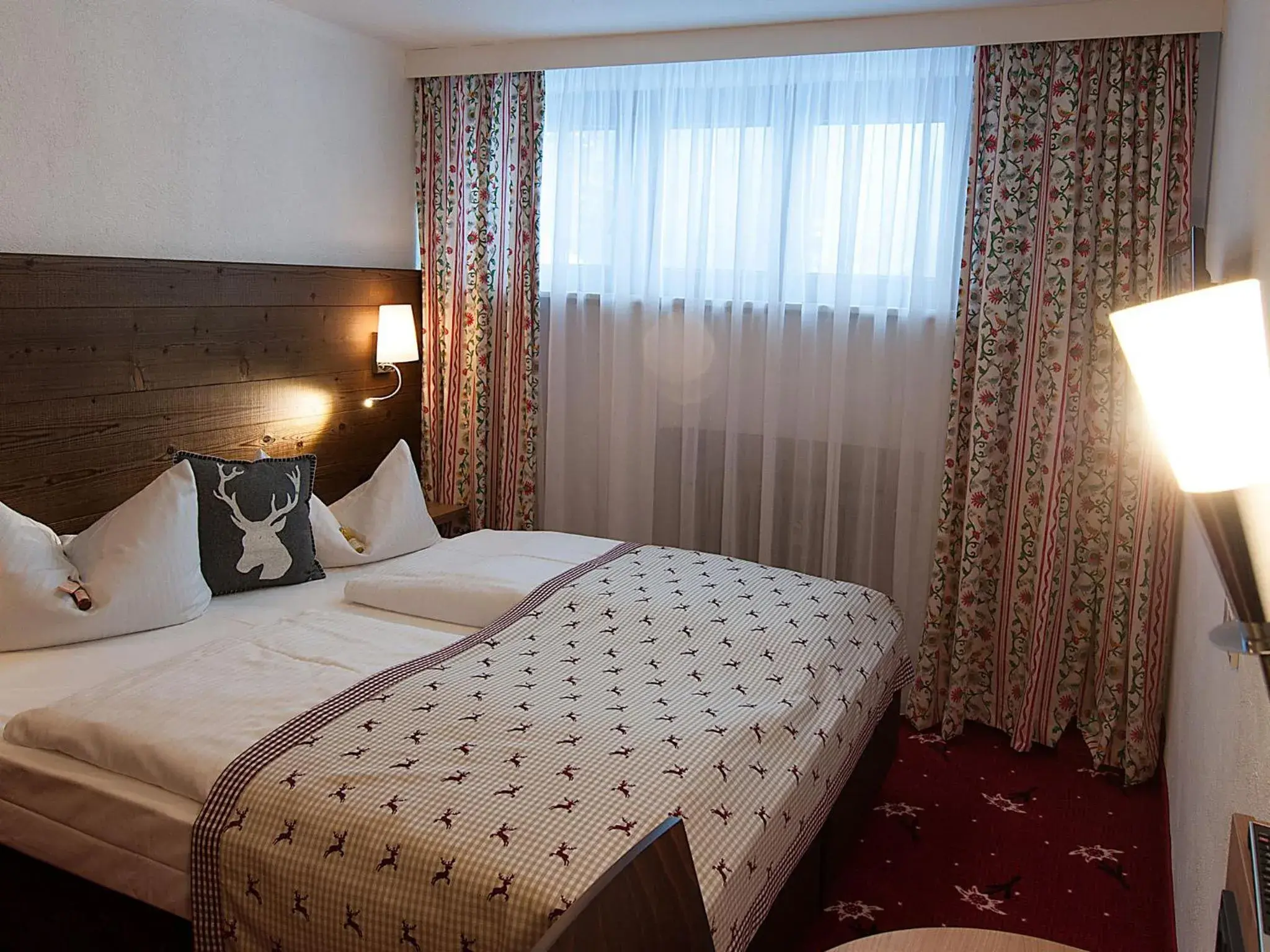 Bed in Hotel Alpensonne