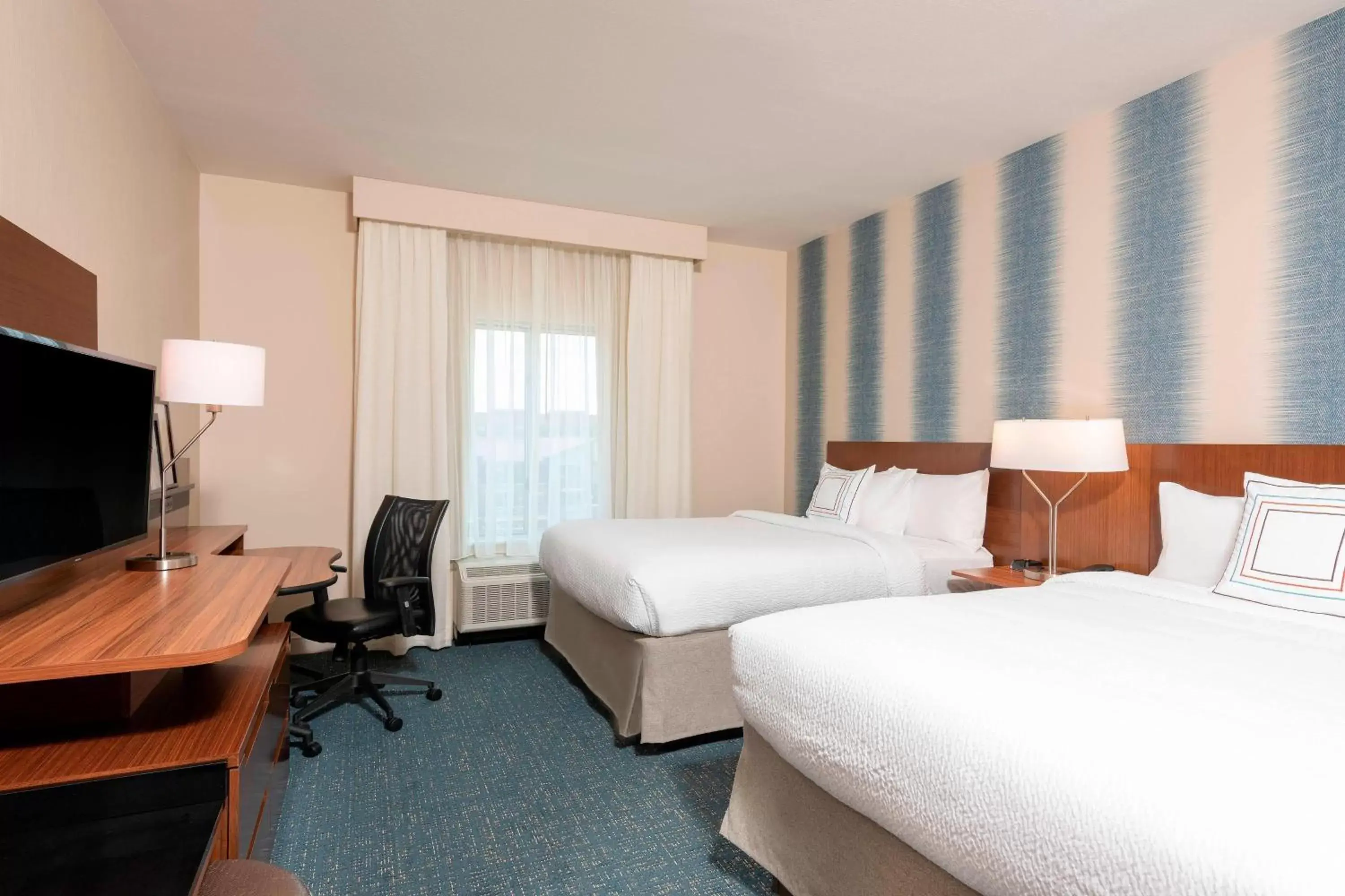 Photo of the whole room, Bed in Fairfield Inn & Suites by Marriott Indianapolis Carmel