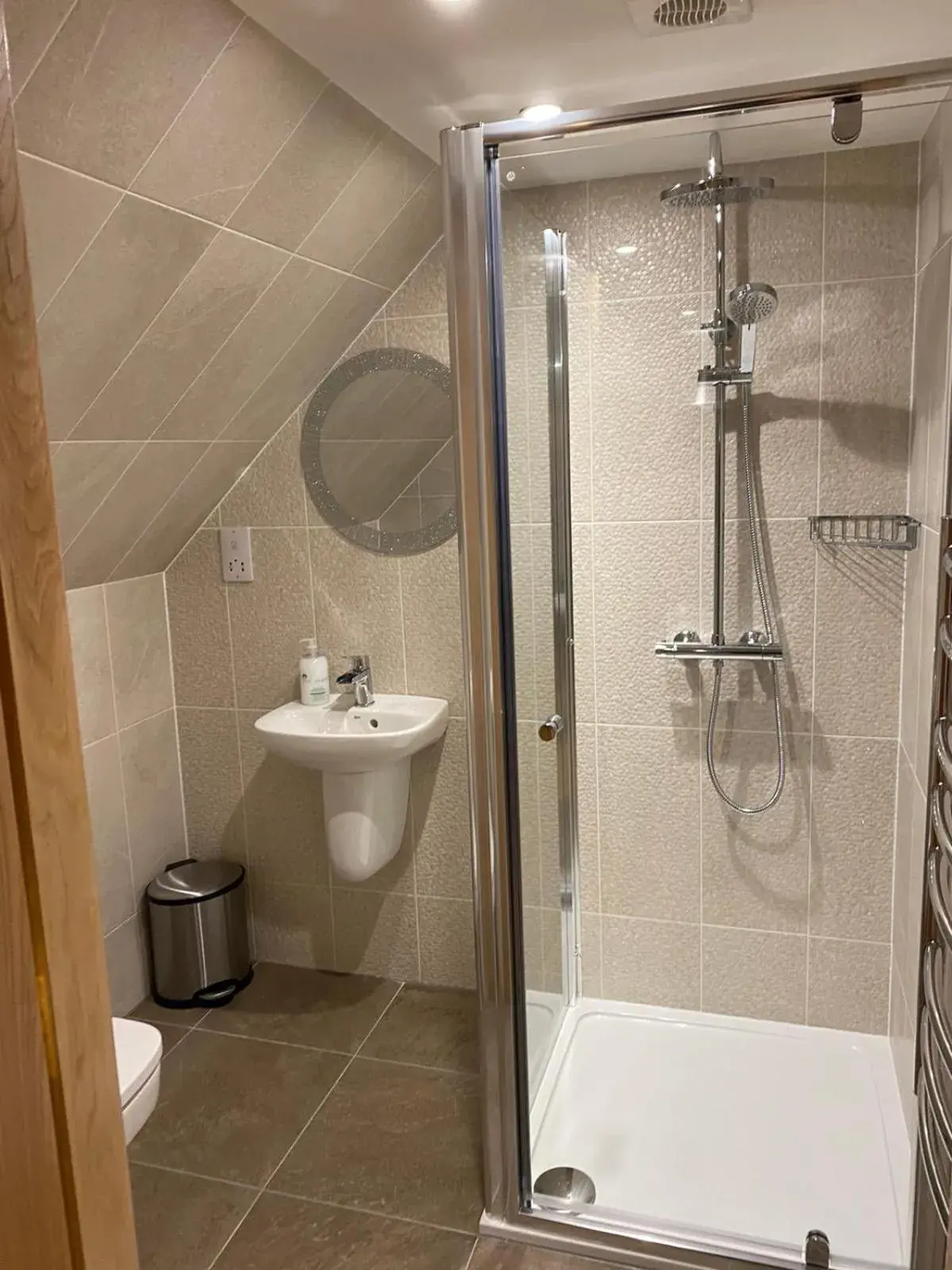 Bathroom in Waverley Inn Apartments